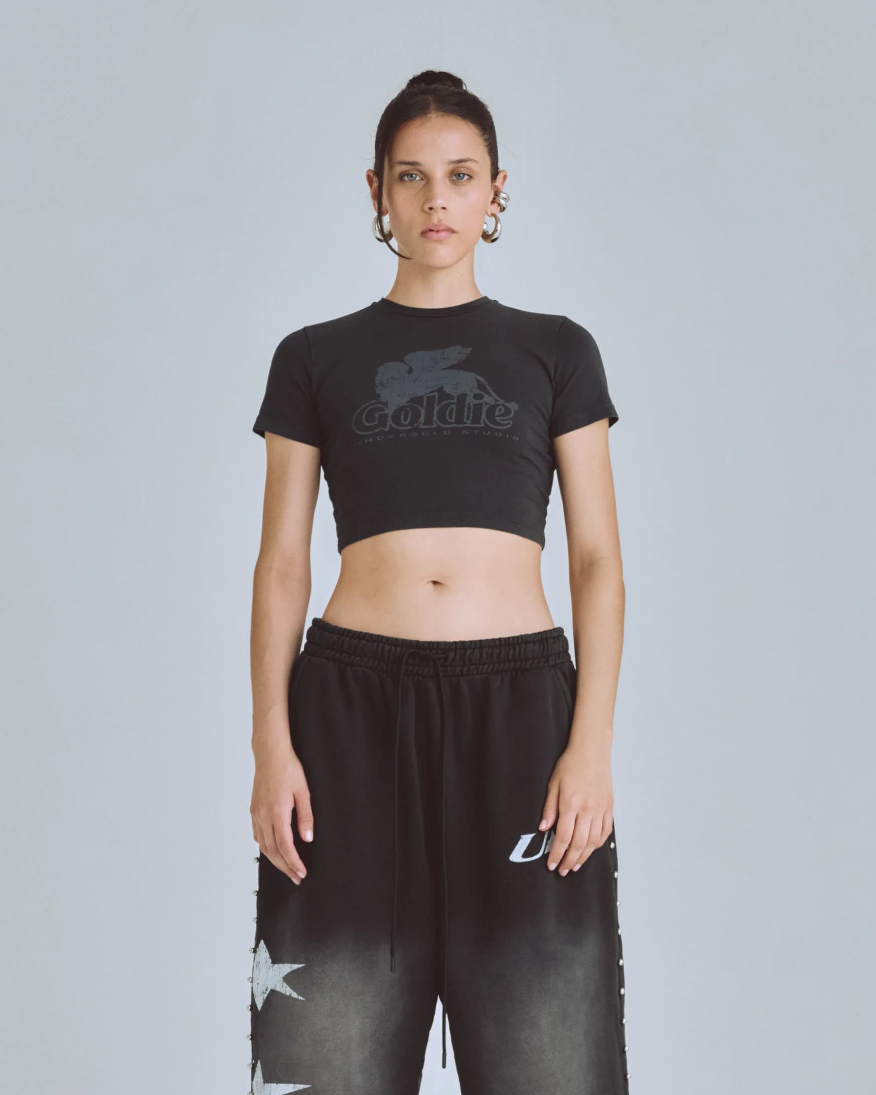 Agnus Dei UNDRGLD Baby Tee Vintage Black - imagen 8