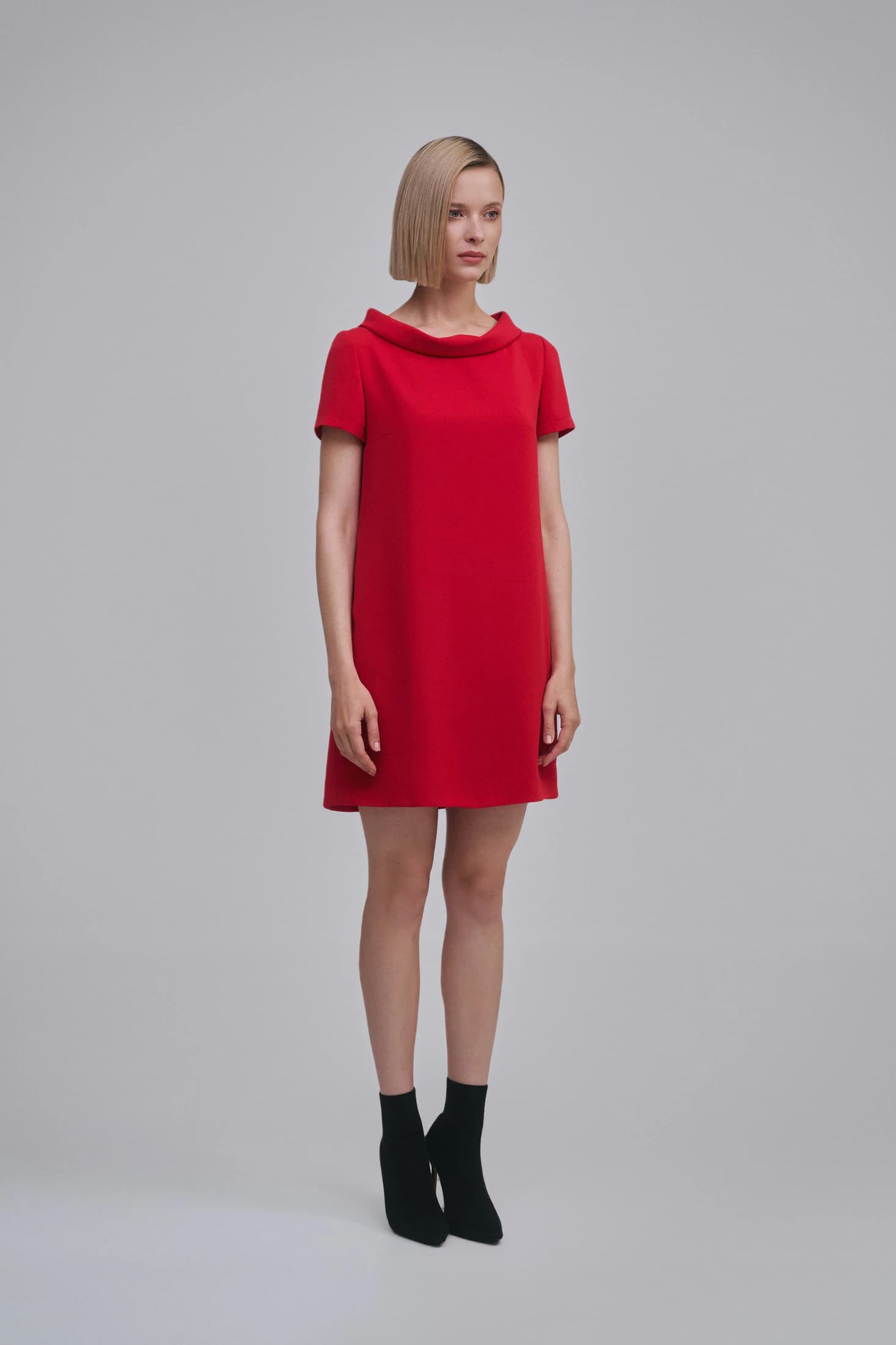 Cowl-Collar Short-Sleeve Mini Dress - imagen 3