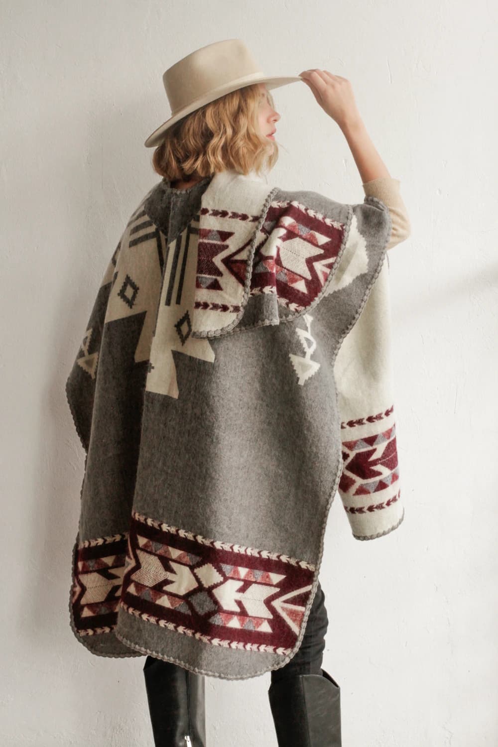 Poncho Aras - Vino - imagen 3