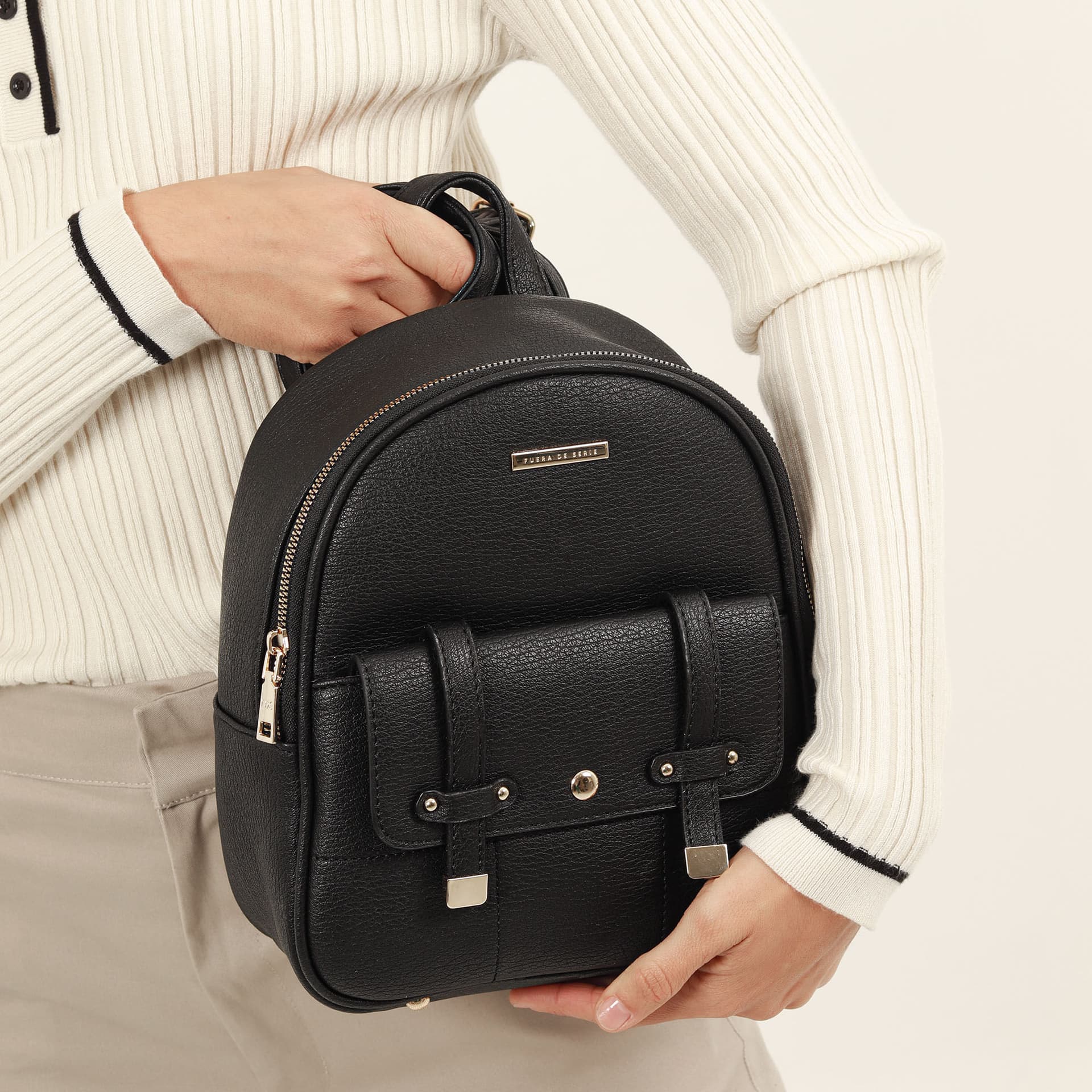 Morral mini en cuero sintético con bolsillo externo - imagen 1