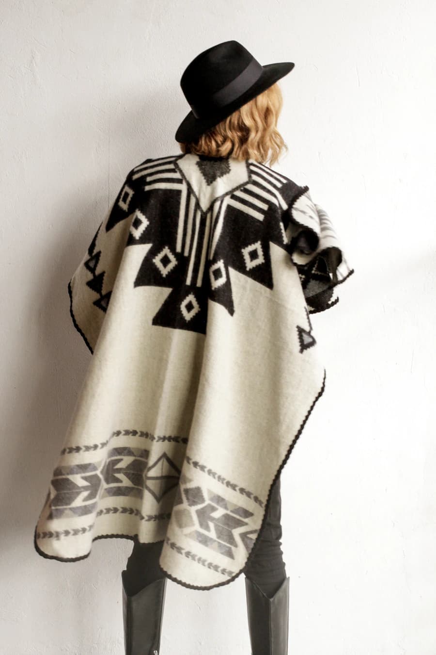 Poncho Aras - Negro - imagen 8