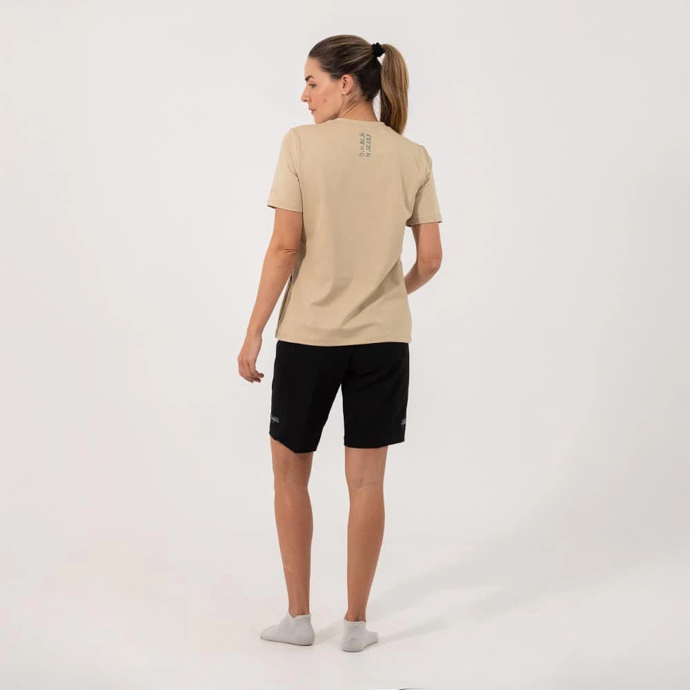 CAMISETA LIFESTYLE MANGA CORTA RETIRO 2025 PARA MUJER - imagen 2