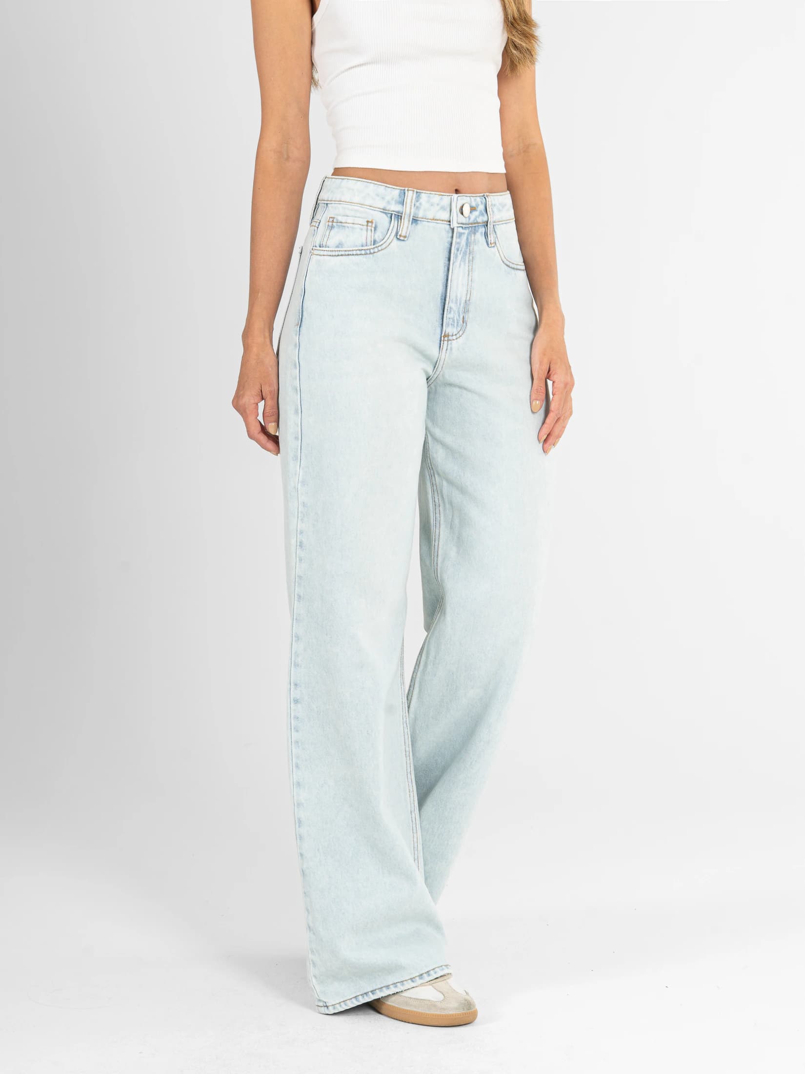 Ref: 066613 Jean mom flare, rígido, tiro alto, diseño cinco bolsillo, tono azul claro - imagen 2