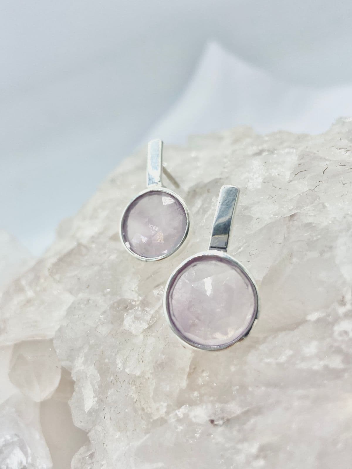 Aretes Amatista redondos planos