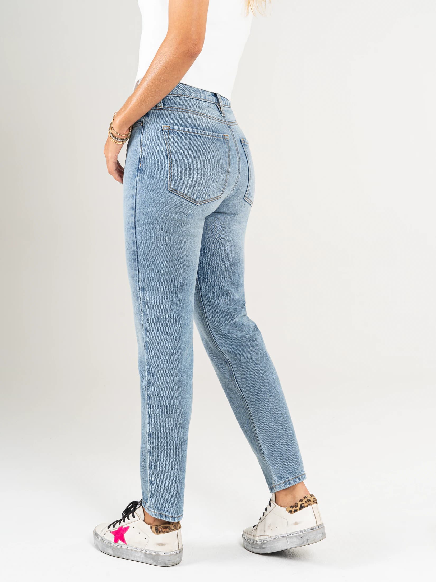 Ref: 066544 Jean Mom fit, rígido, tiro alto, tono azul medio. - imagen 2