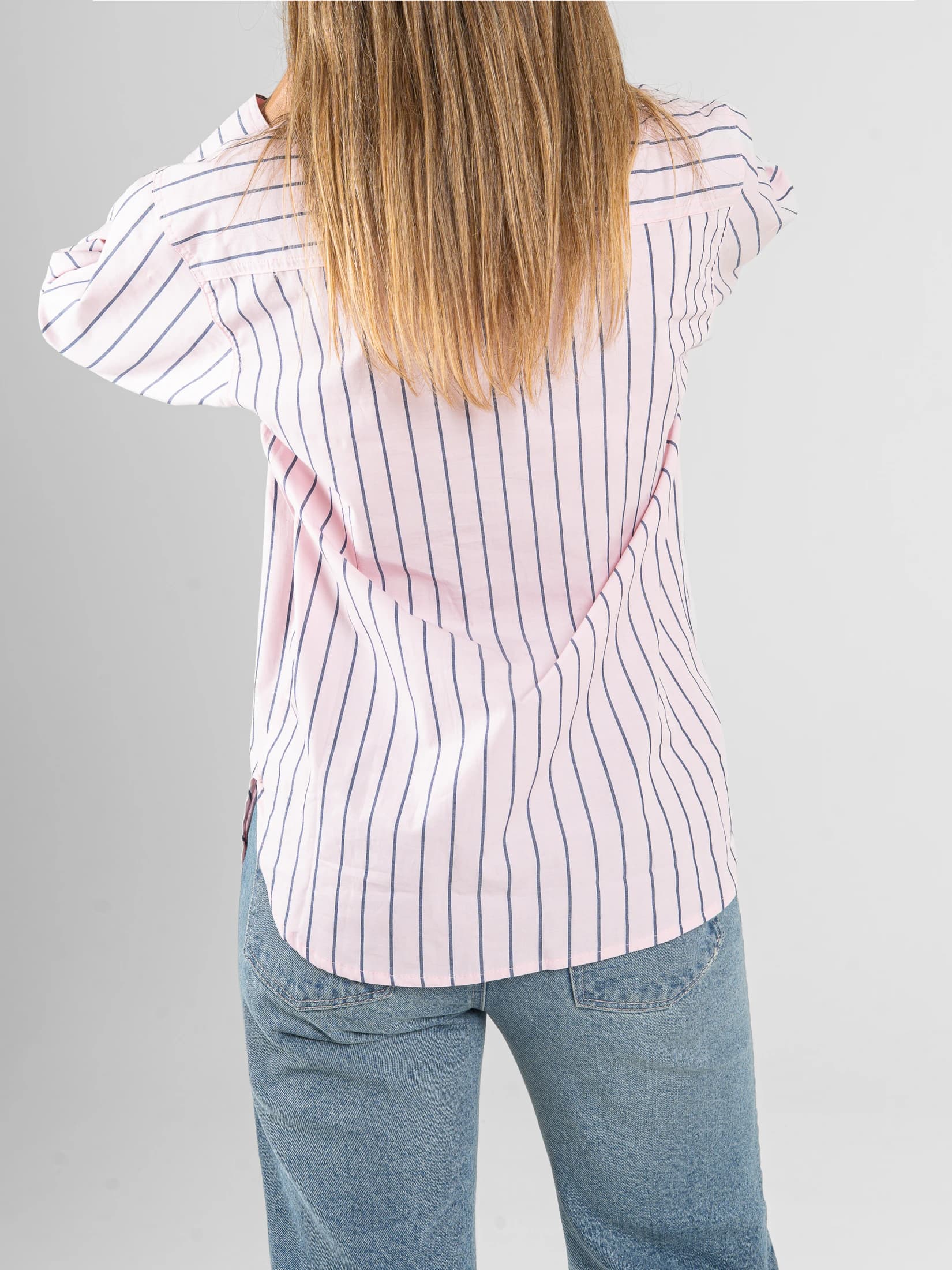 Ref: 0610685 Camisa manga larga, fit cómodo con cuello camisero y diseño de rayas en tono rosa - imagen 3