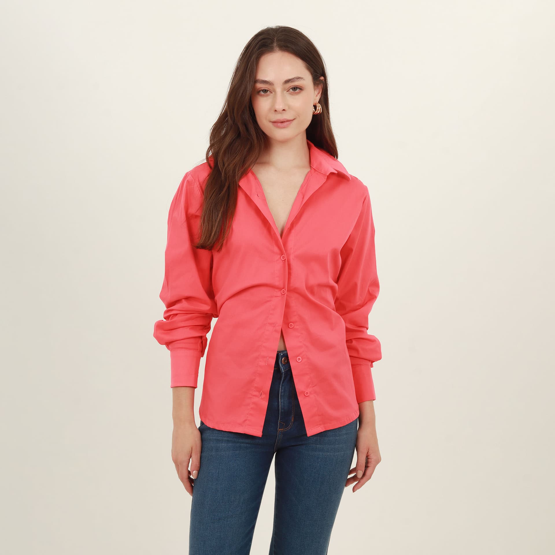 Blusa clásica cuello camisero manga larga corte almilla - imagen 2