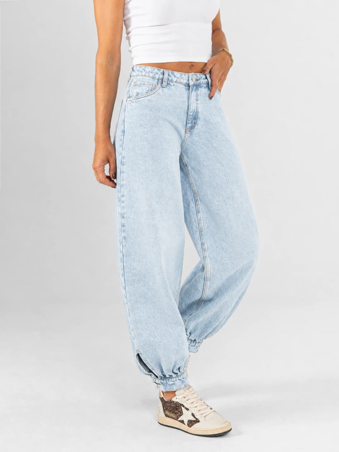 Ref: 066519 Jean baggy cropped, detalle en bota, rígido, tiro alto, tono azul claro. - imagen 3