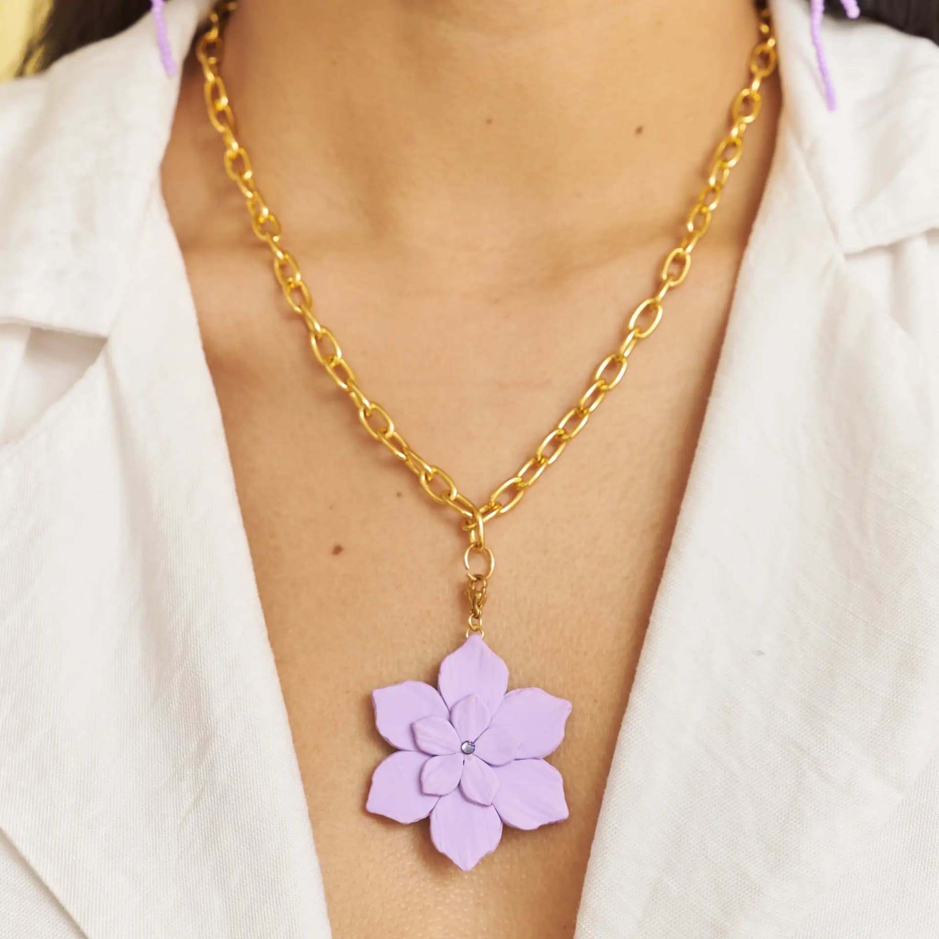 Collar Flor de Ocobo Maxi Dorado - imagen 1