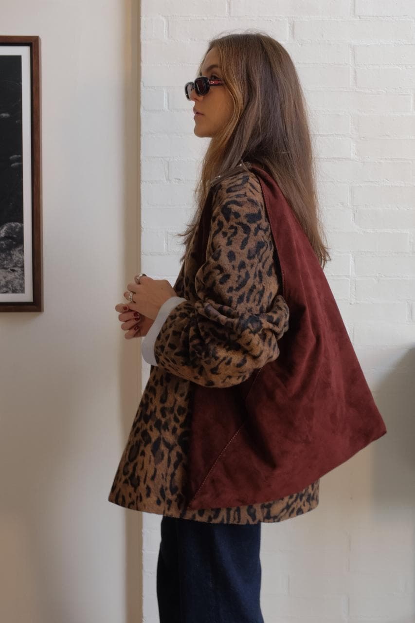 "LA MEMORIA" WINE SUEDE TOTE - imagen 4