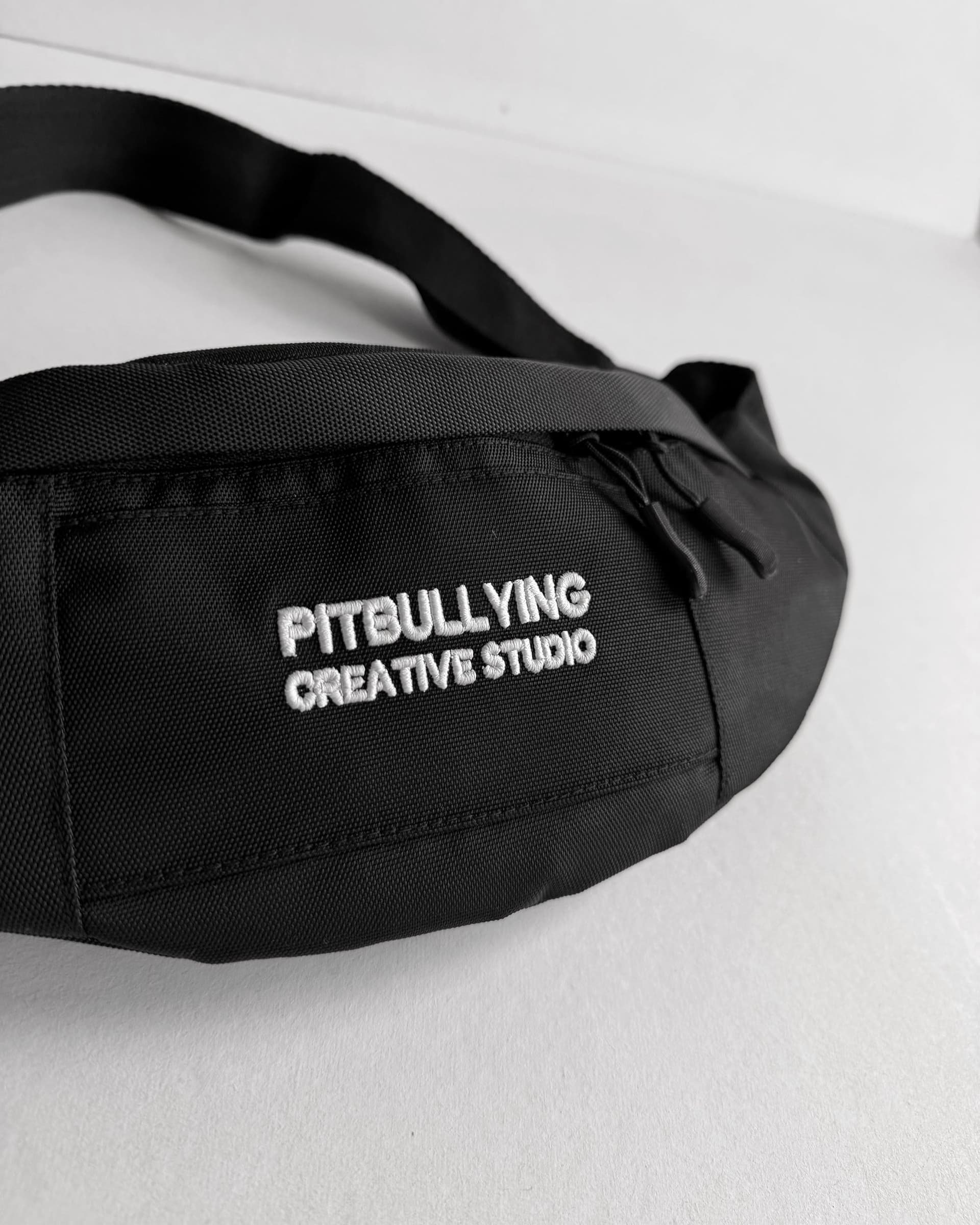 Riñonera Negra Pitbullying Creative Studio - imagen 2