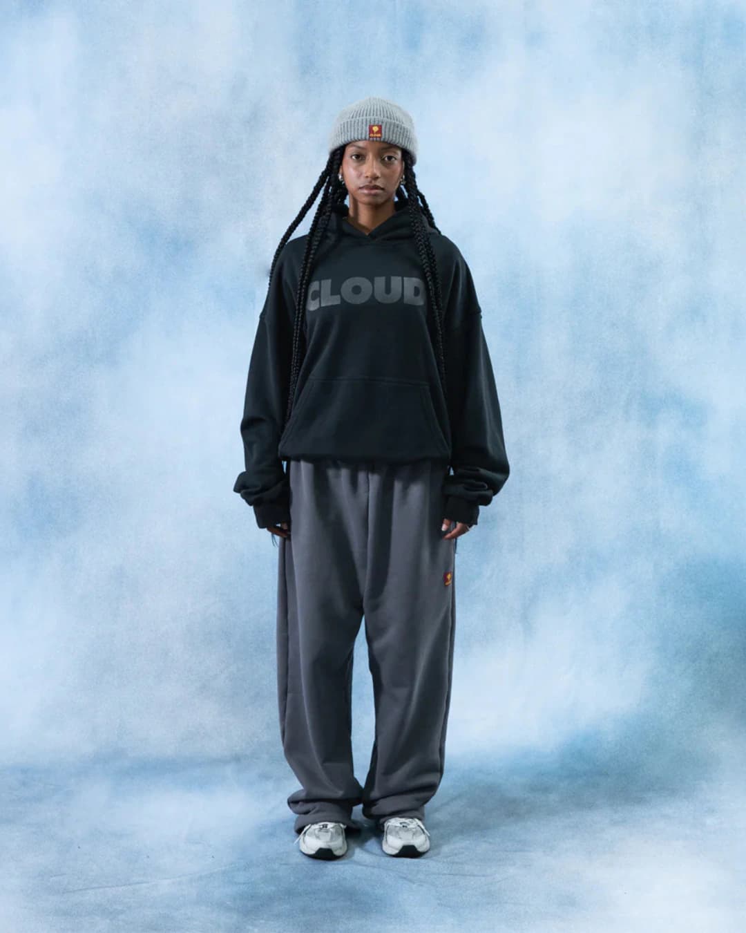 HOODIE BLOCK NEGRO SOBRE NEGRO BOXY FIT - imagen 4