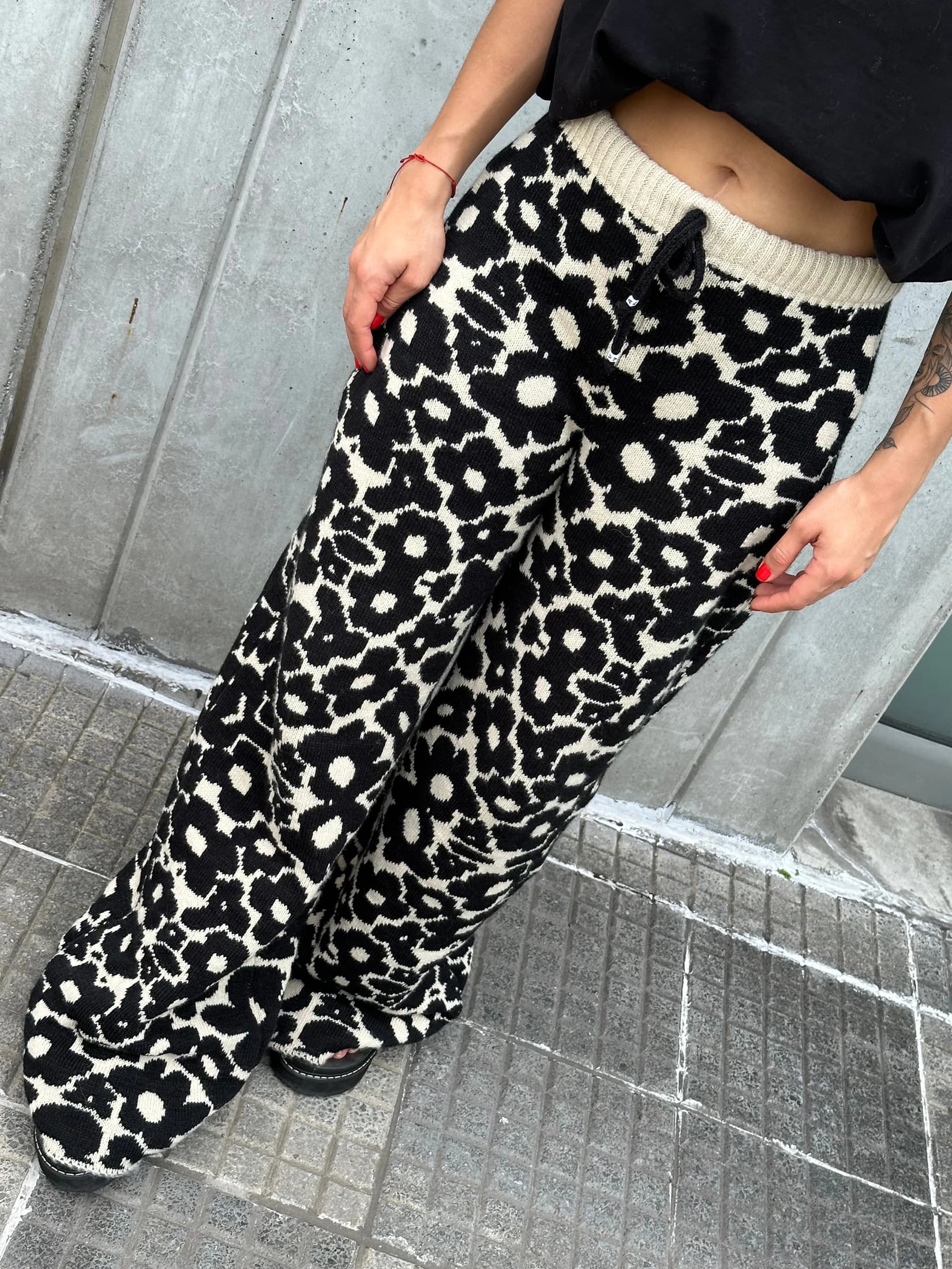 Pantalón tejido flores - imagen 2