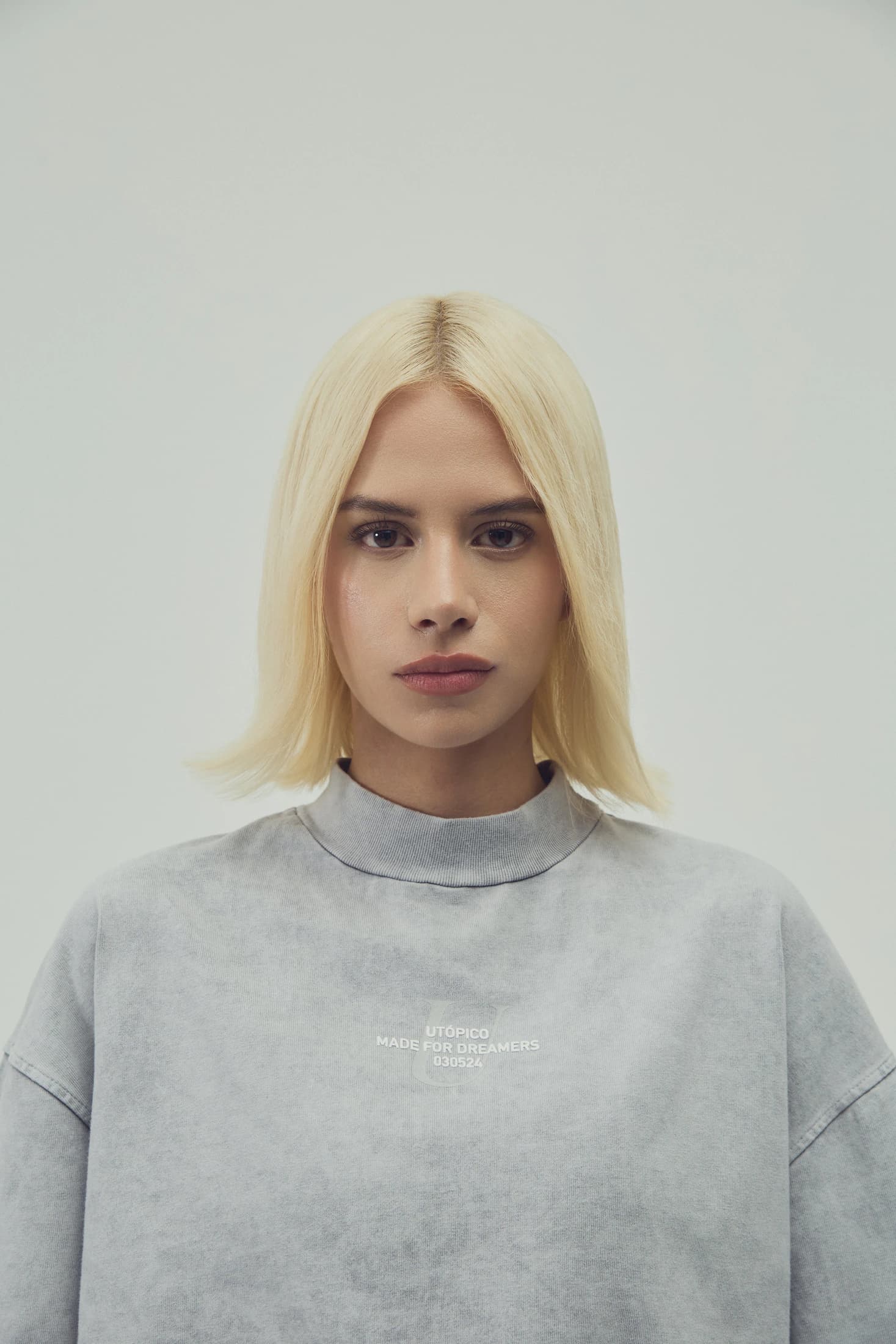 CAMISETA  CROPPED - GRIS - imagen 3