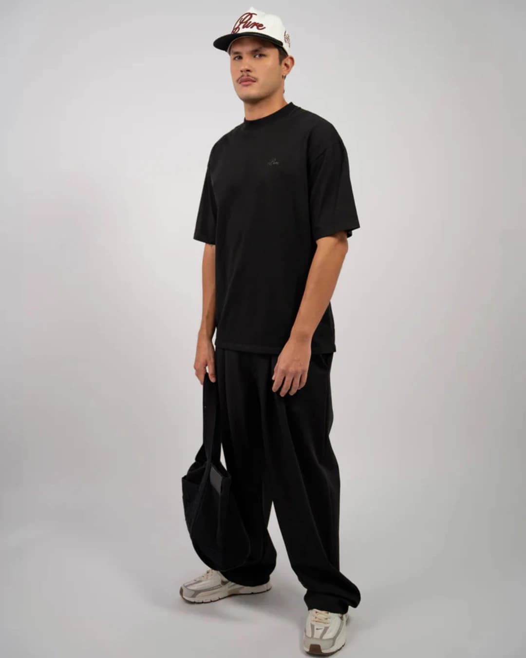CLASSIC BLACK T-SHIRT - imagen 3