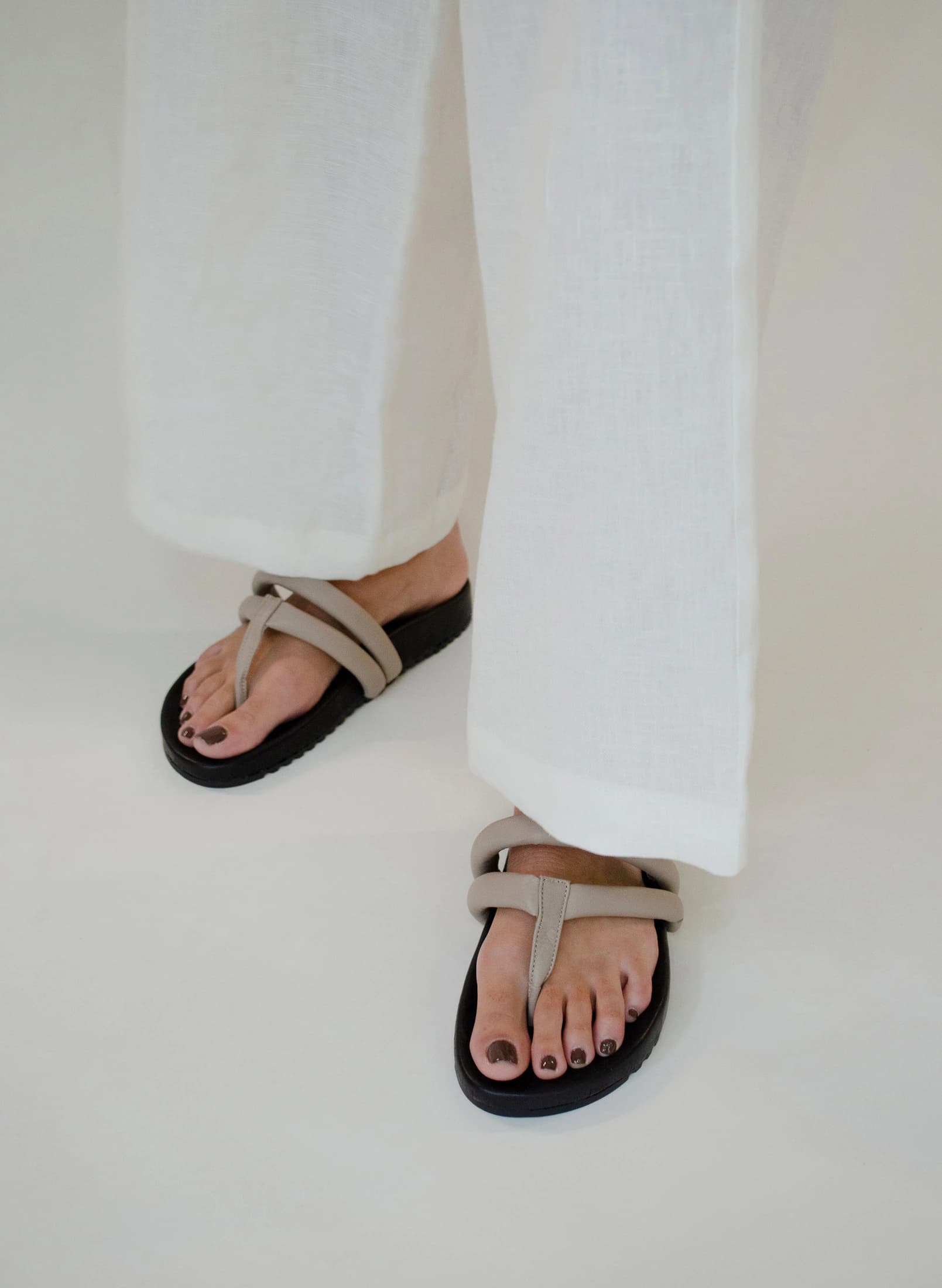 The Loto Slides | Taupé