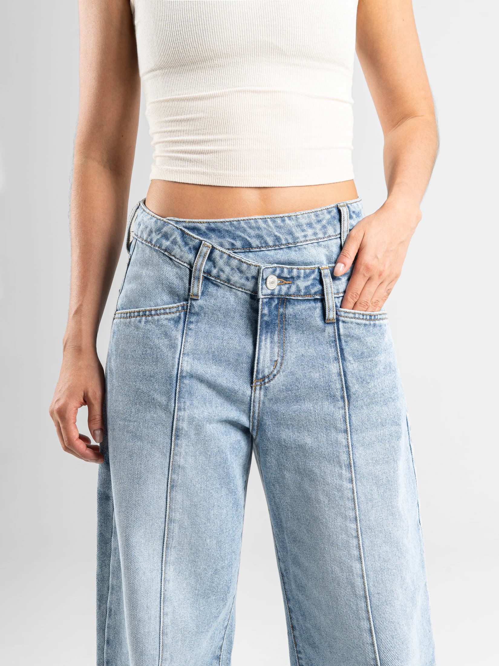 Ref: 066526 Jean wide leg, rígido, con cortes, detalle en pretina, tono azul medio - imagen 4