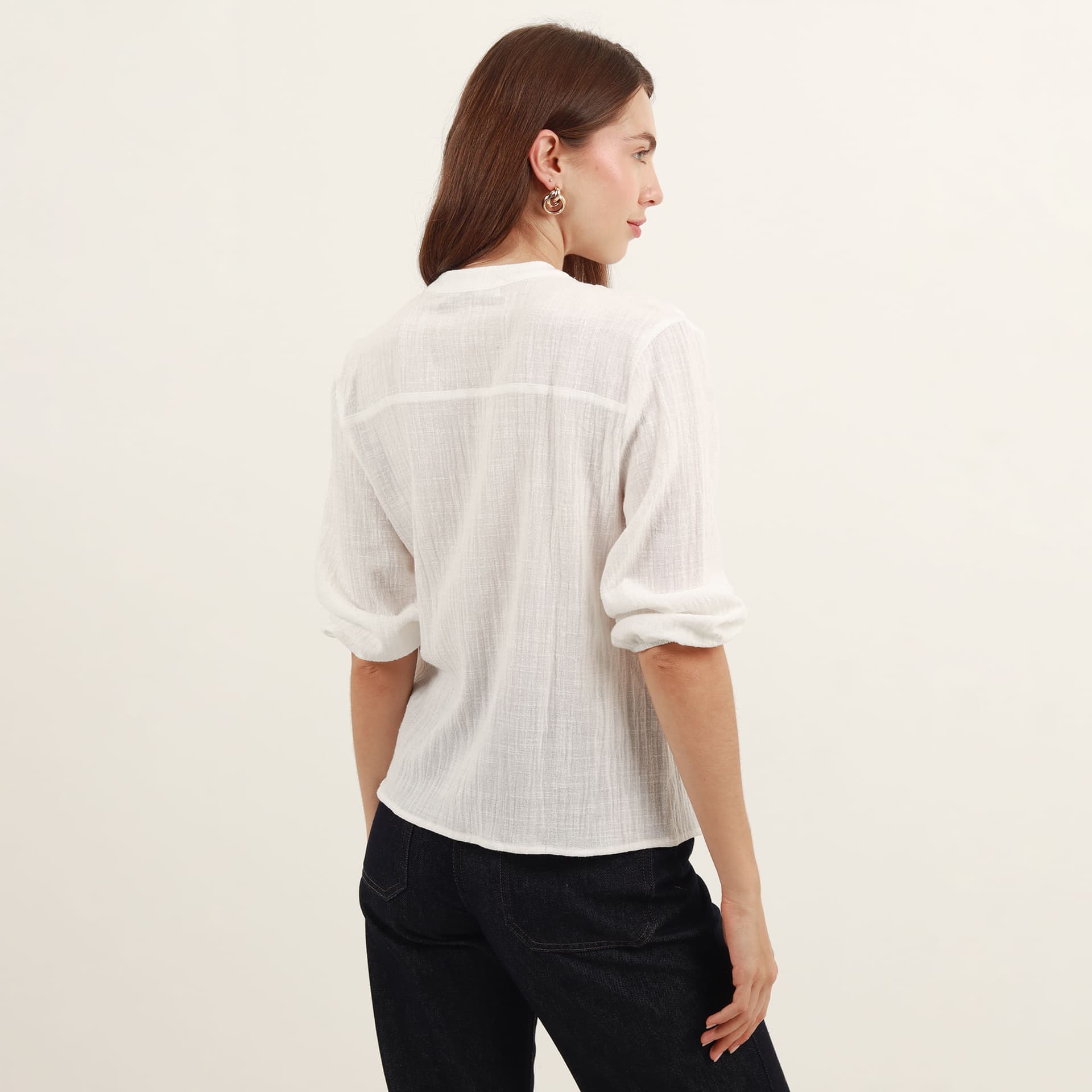 Blusa abierta cuello nerú manga 3/4 con alforzas - imagen 5