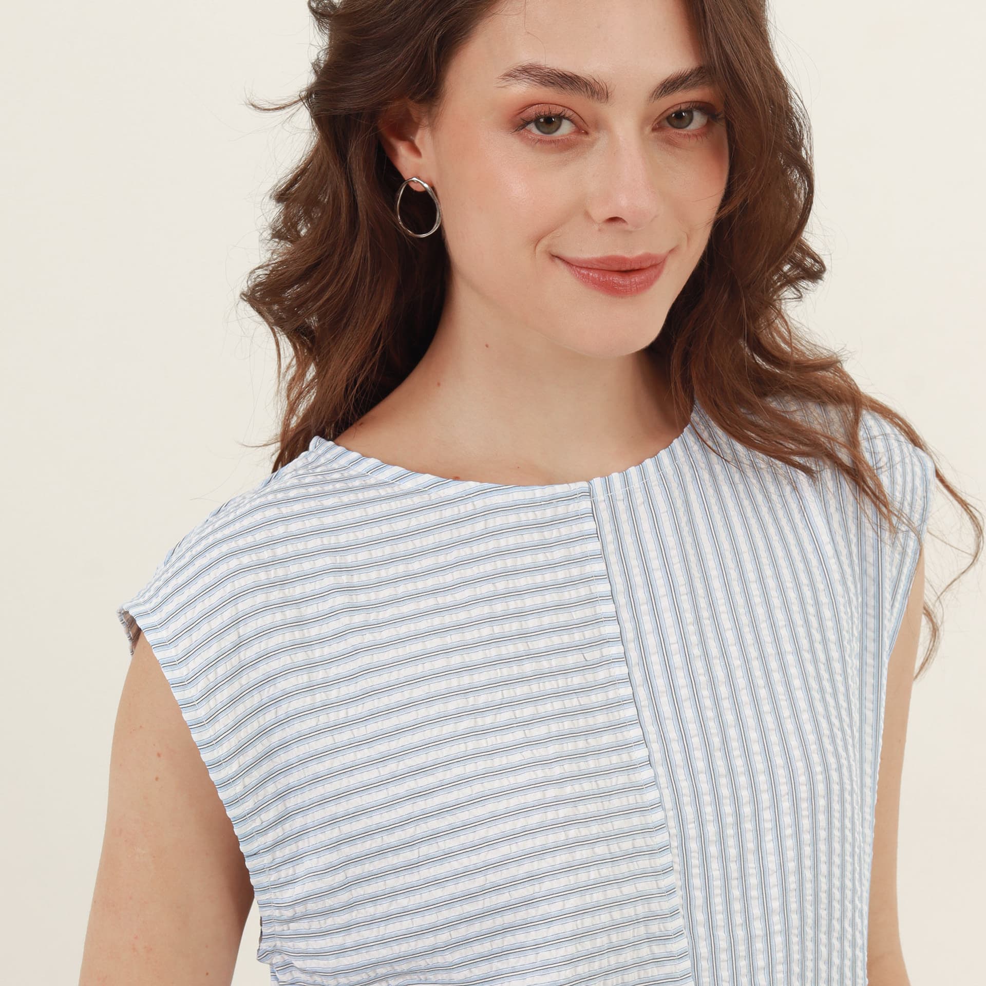 Blusa estampada cuello redondo manga sisa - imagen 4