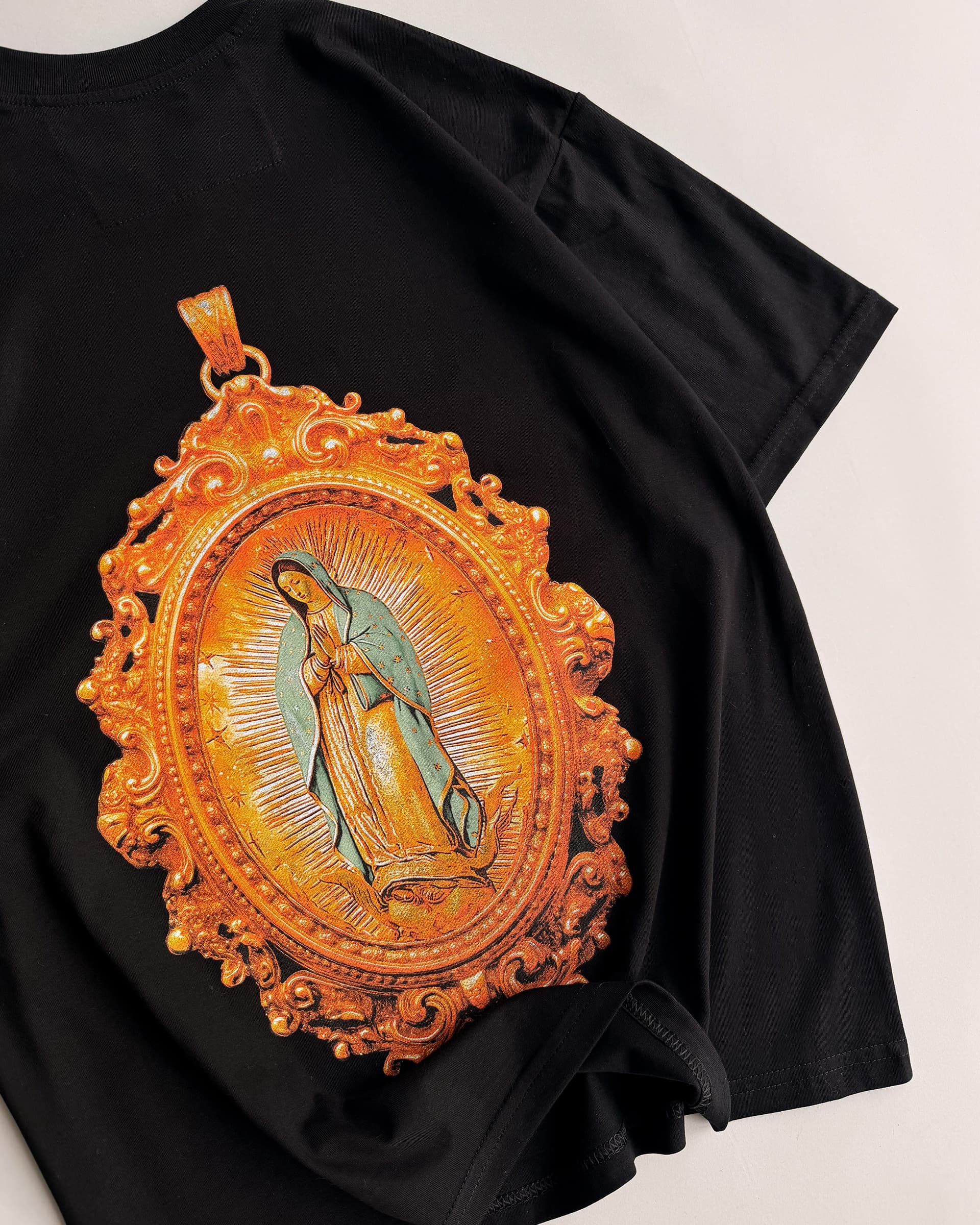 Camiseta Negra Virgen Ft Nanpa Básico - Que Tin y Que Tan - imagen 4