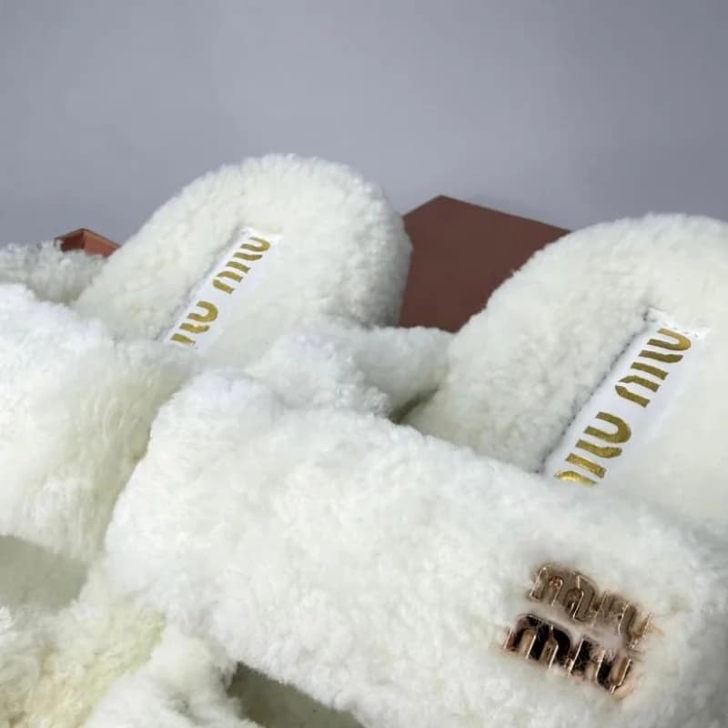 SANDALIAS MIU MIU PELUDA VELCRO - imagen 2
