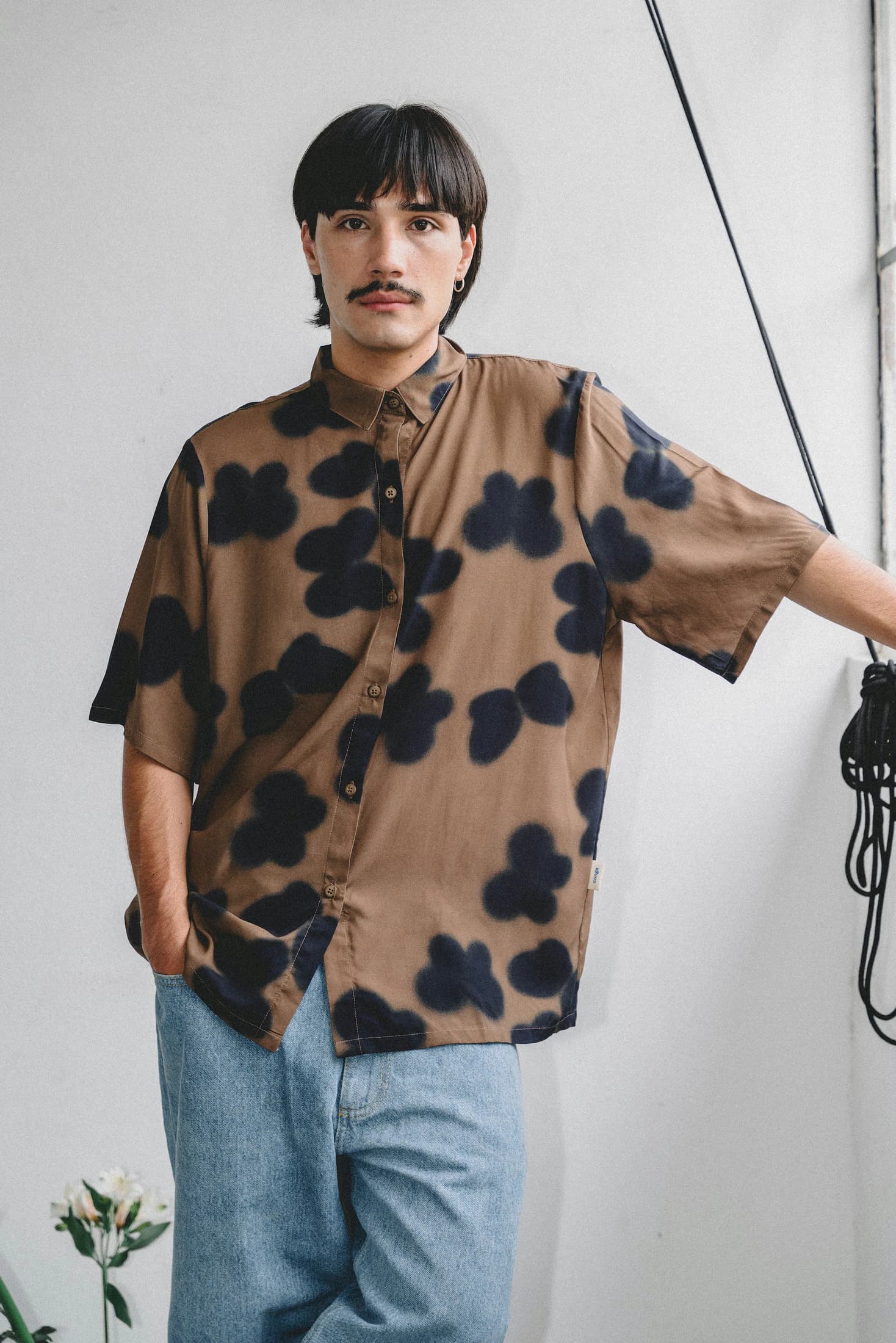 Camisa SOMBRAS café - UNISEX - imagen 3