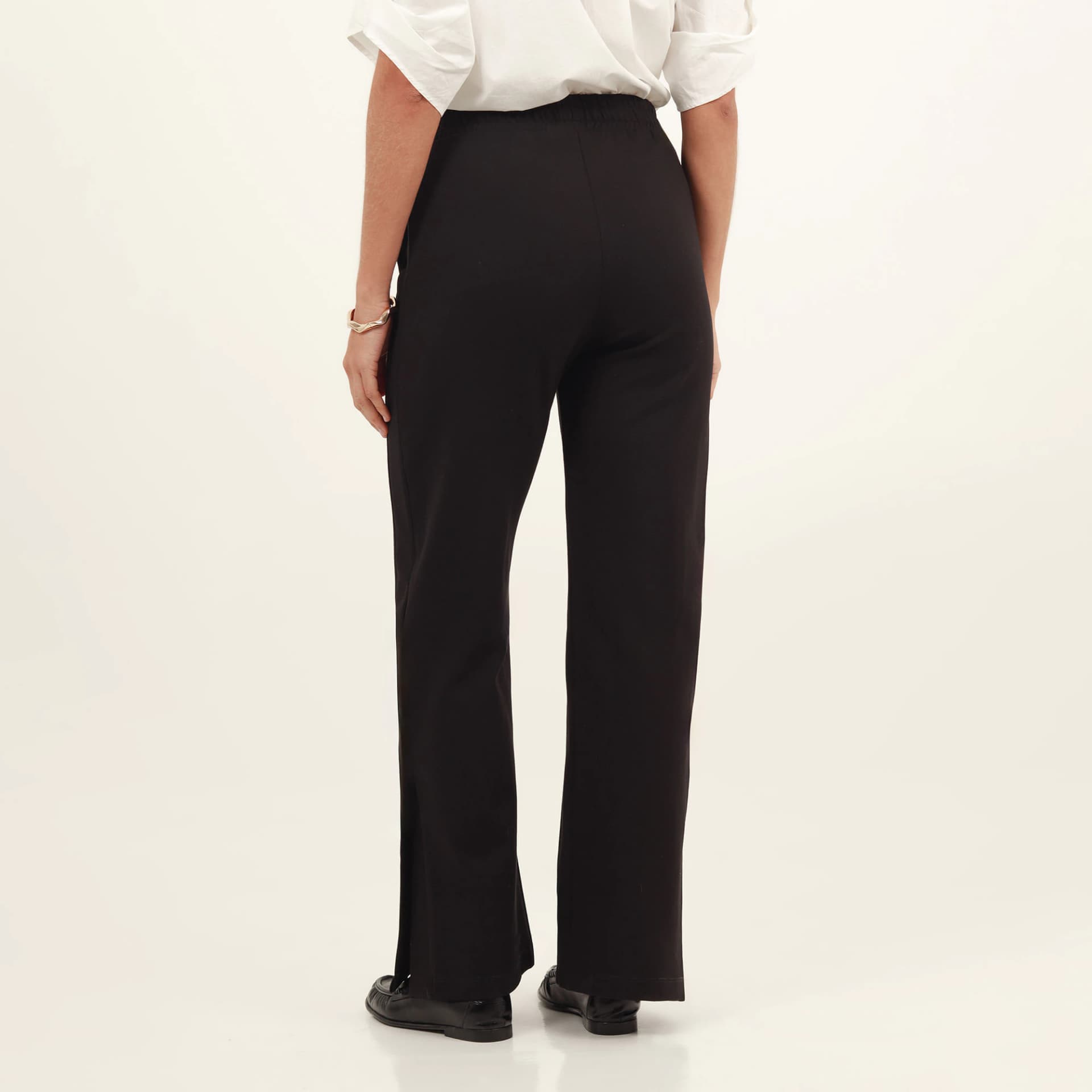 Pantalón con linea en costado bota flare con ajuste en cintura - imagen 3