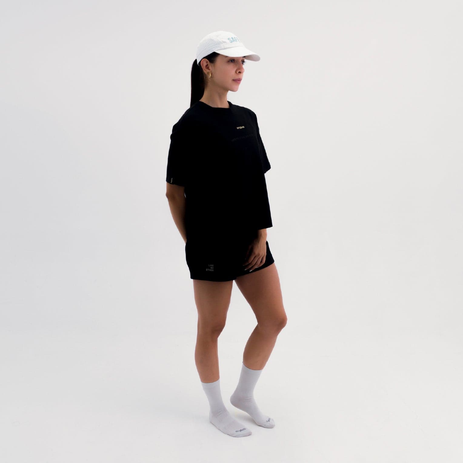CAMISETA LIFESTYLE MANGA CORTA ROAM OVERSIZE BLACK PARA MUJER - imagen 2