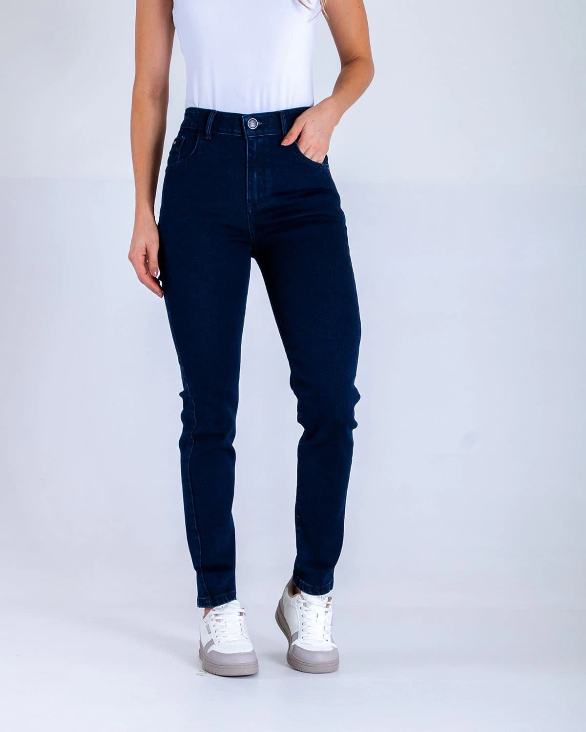 Jean skinny tono oscuro para mujer