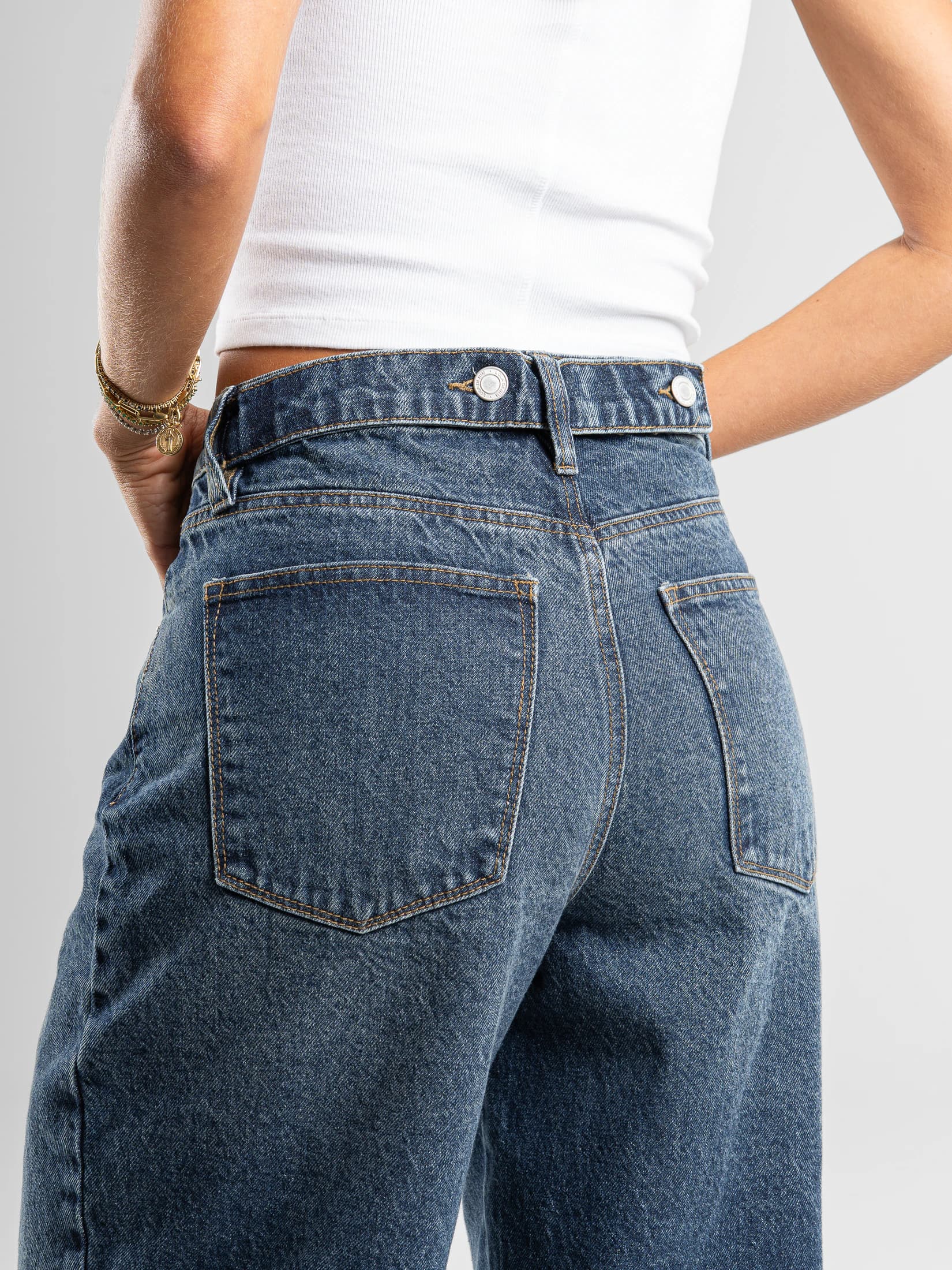 Ref: 066518 Jean baggy cropped, detalle en bota, rígido, tiro alto, tono azul oscuro. - imagen 4