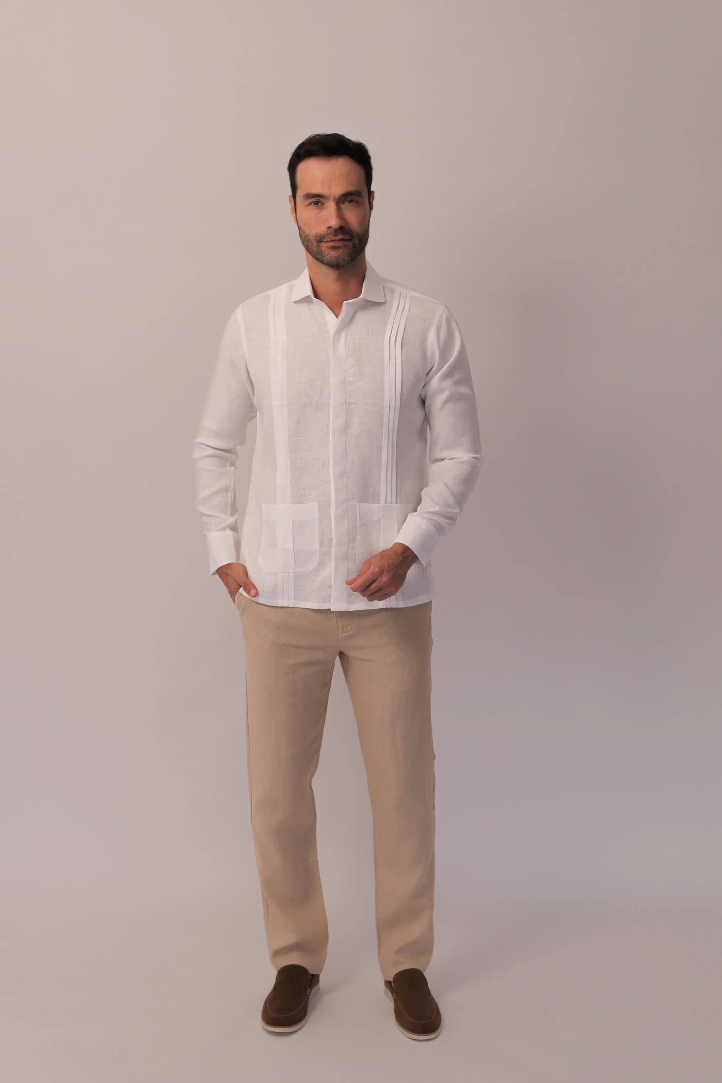 Guayabera Con Pliegues y Bolsillos - Covered Placket - imagen 6