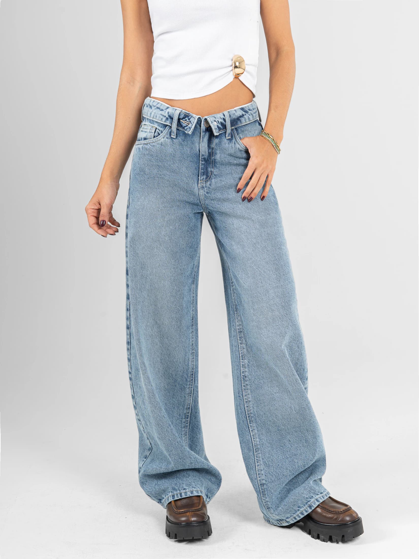 Ref: 066635 Jean wide leg, rígido, tiro medio, detalle en pretina, tono azul medio claro - imagen 1