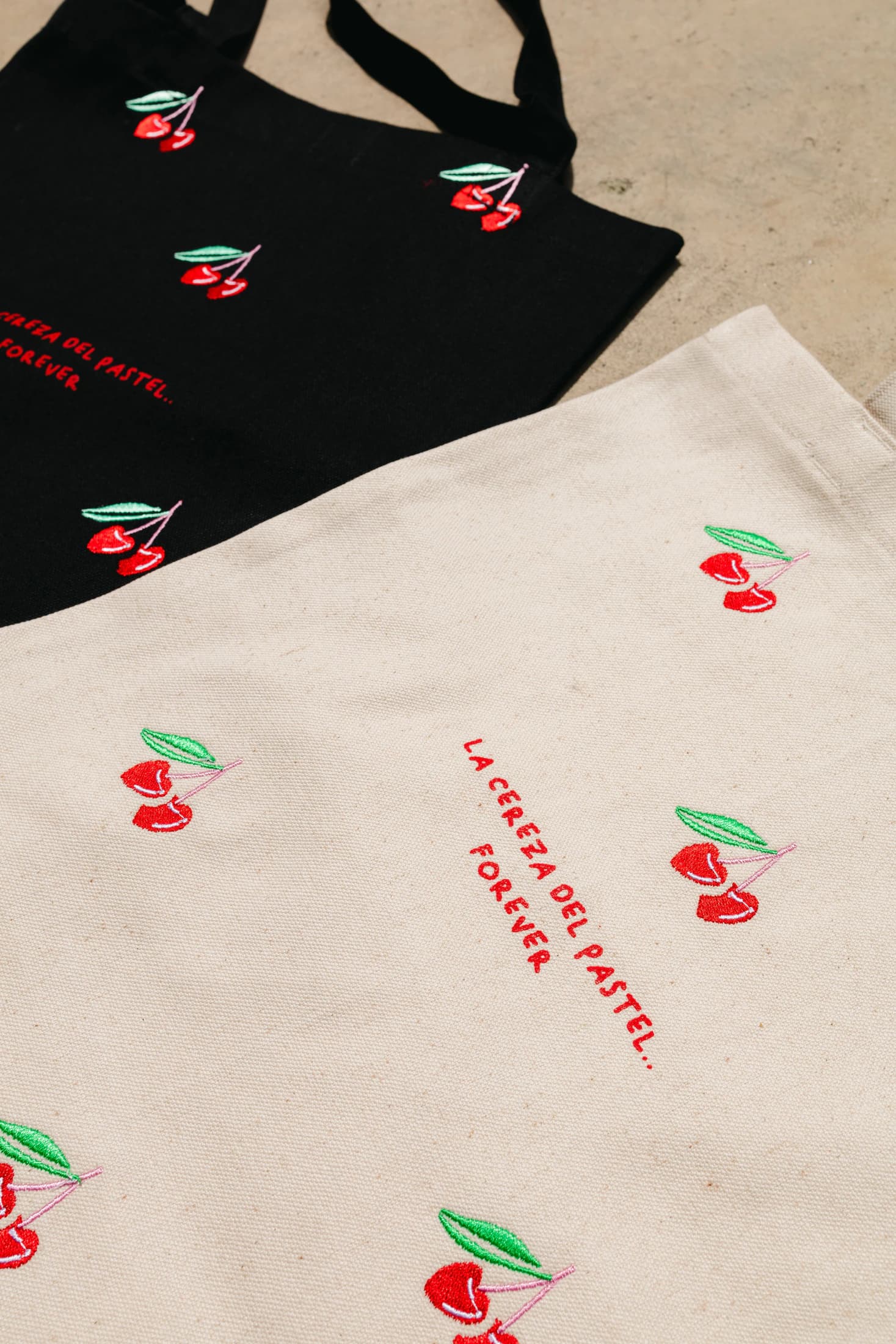 La Cereza Del Pastel Tote Bag