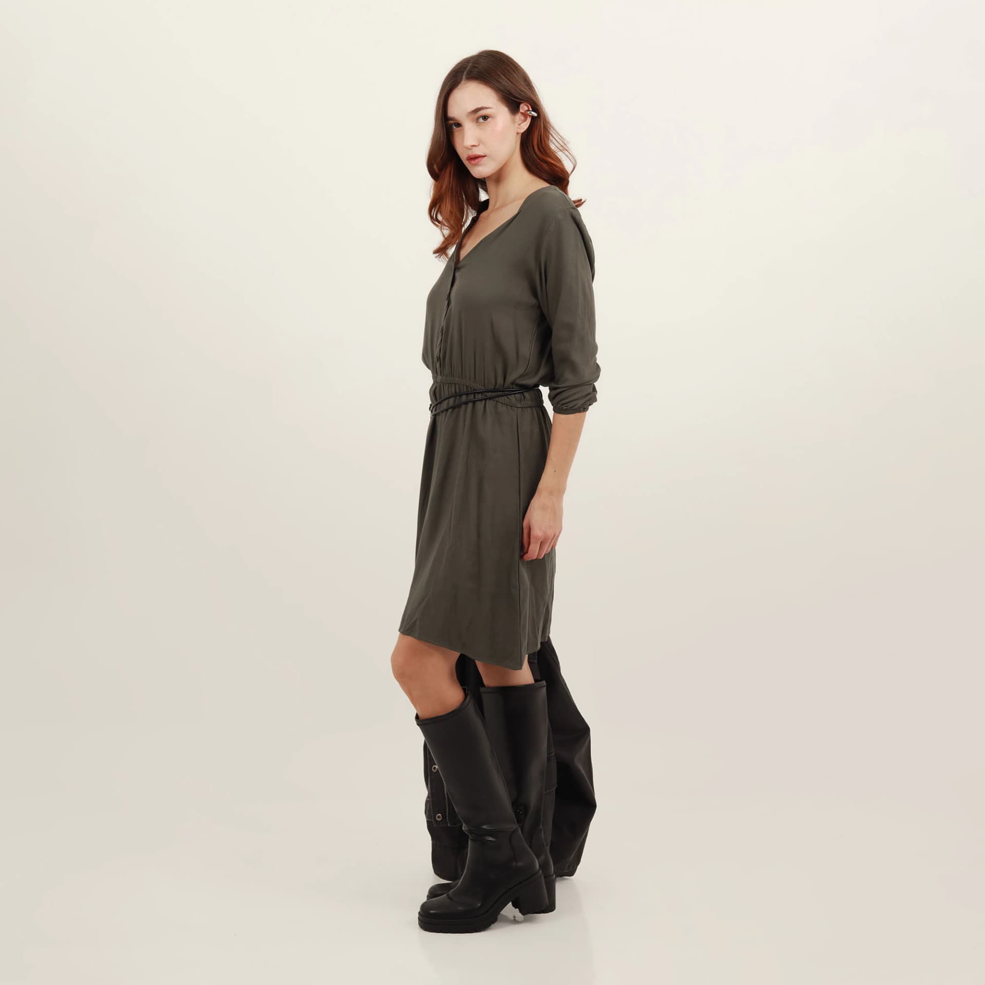 Vestido safary midi cuello nerú con ajuste en cintura - imagen 12