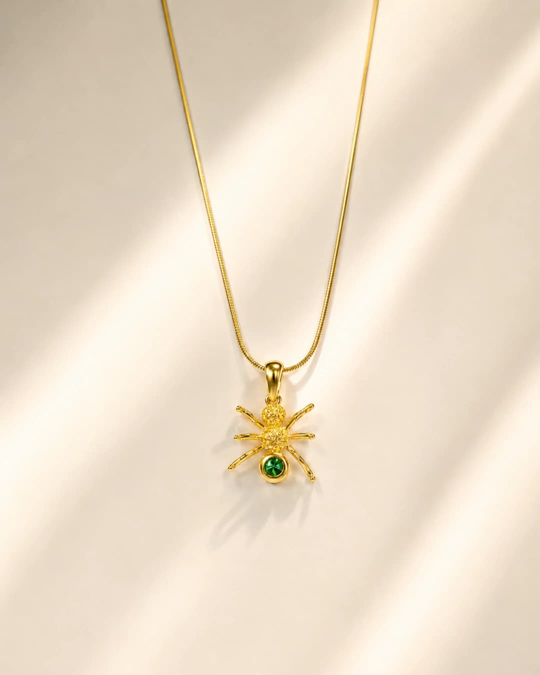 Collar dije las obreras dorado - imagen 1