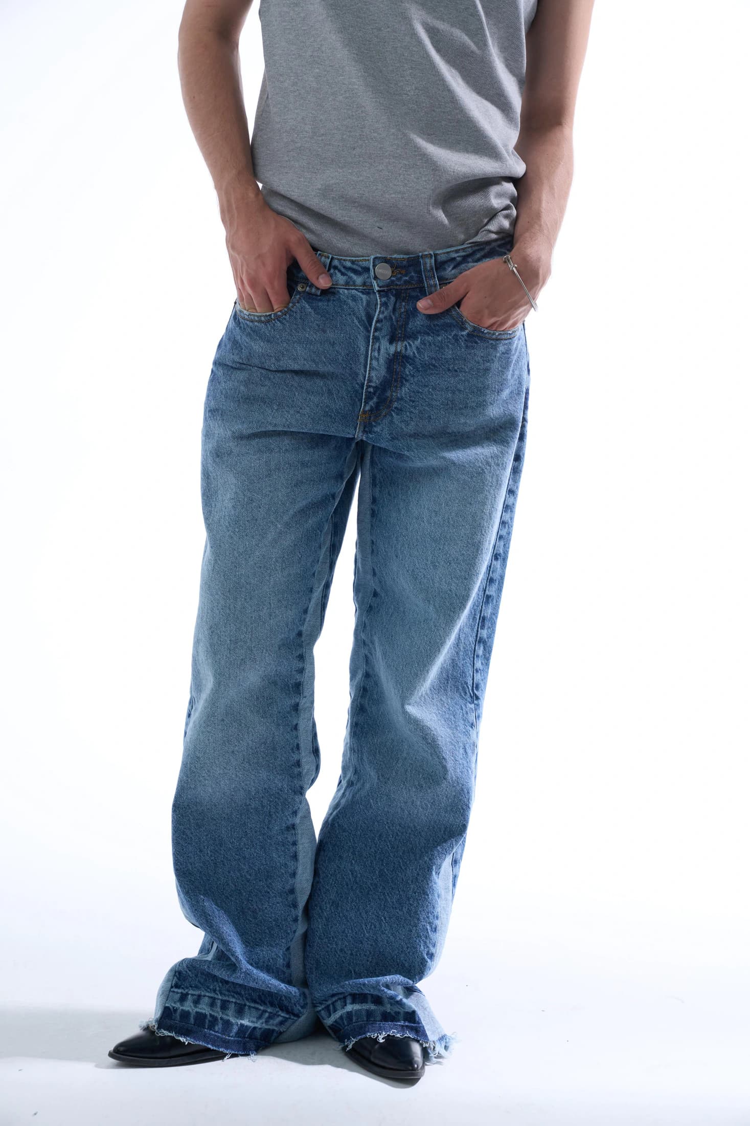 EMBROIDERED FLARED JEANS - imagen 8