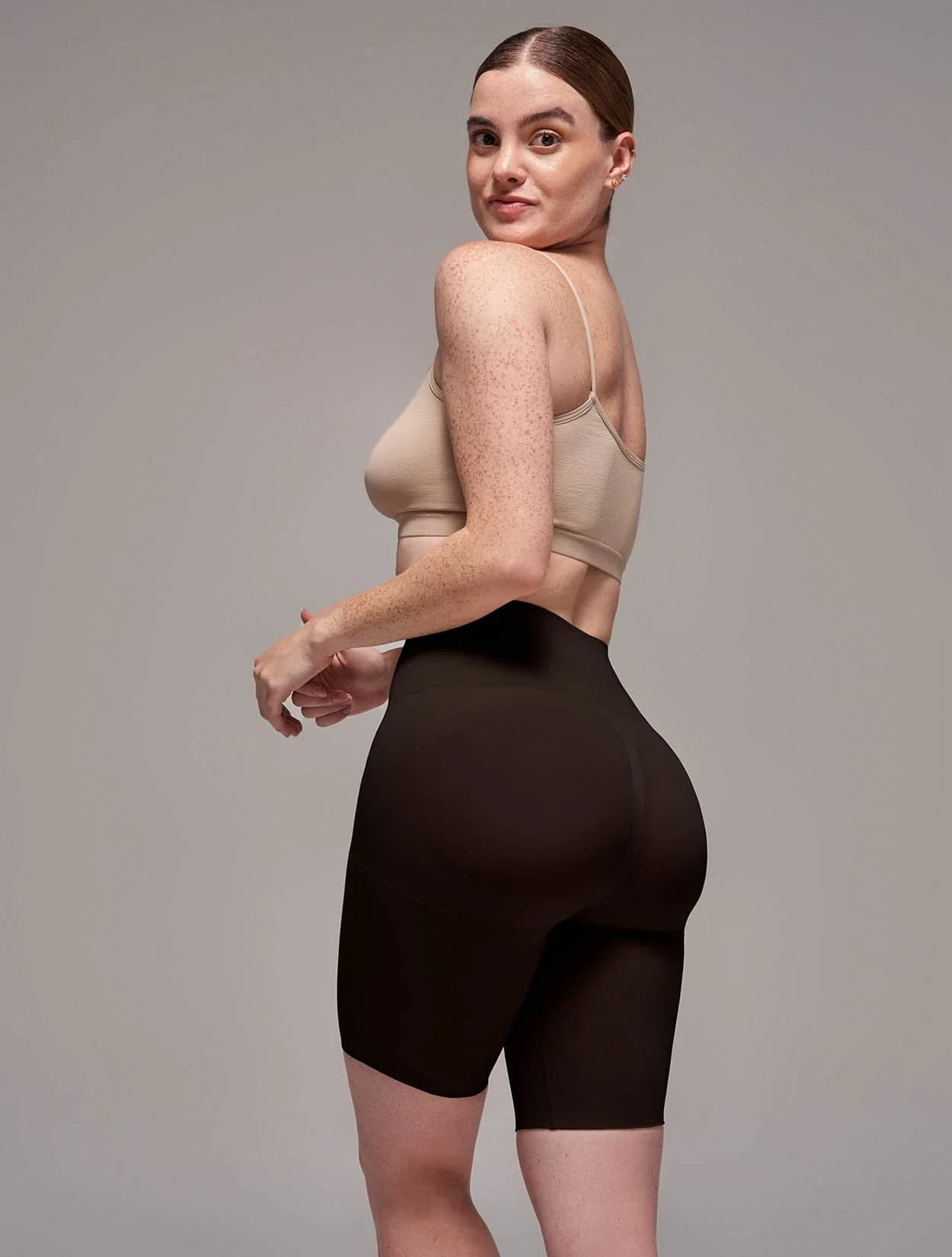 SHORT MOLDEADOR INVISIBLE CON CONTROL ABDOMEN Y PIERNAS - imagen 3