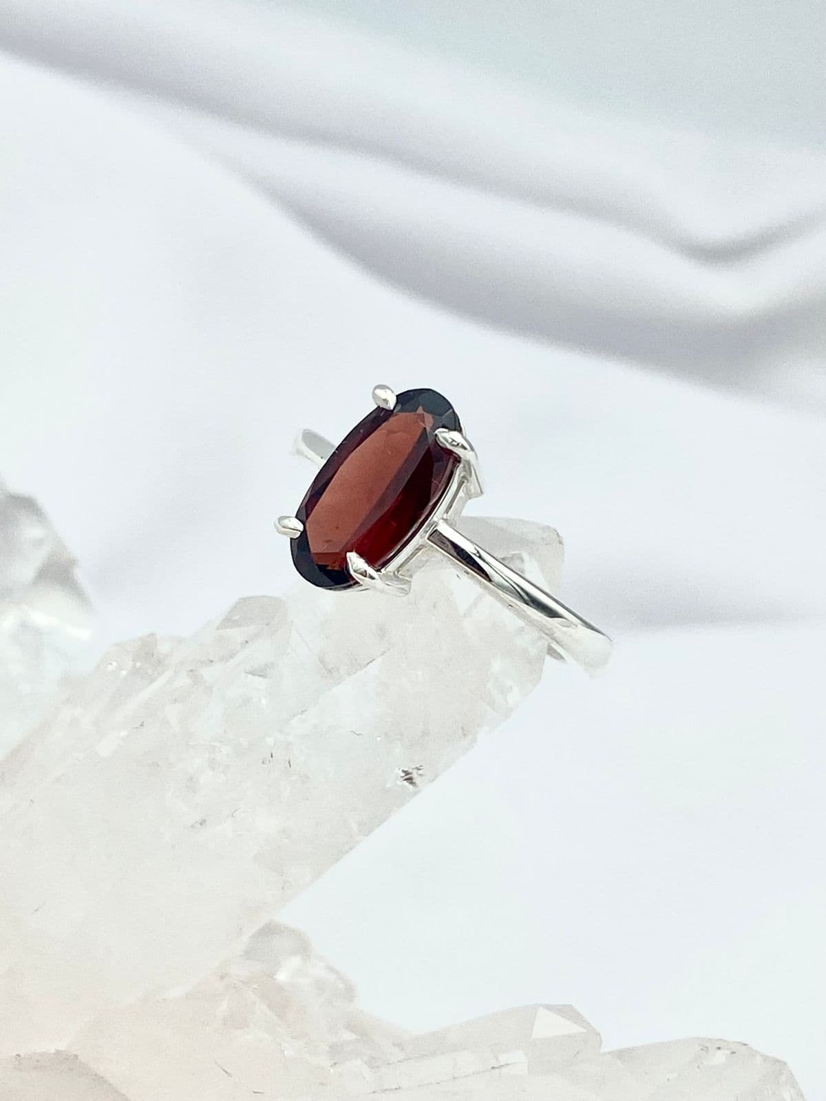 Anillo Granate Óvalo alargado - imagen 1