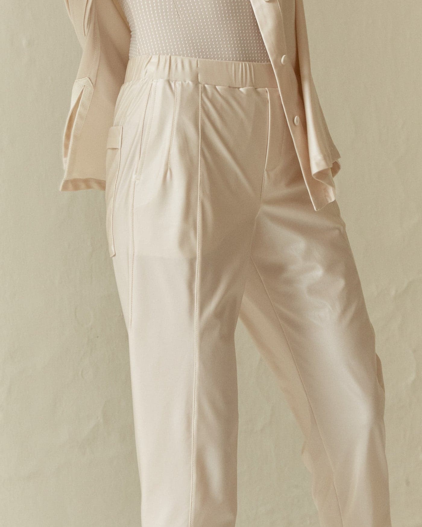 Pantalón Tech Light Marfil LÚCIDO - imagen 2