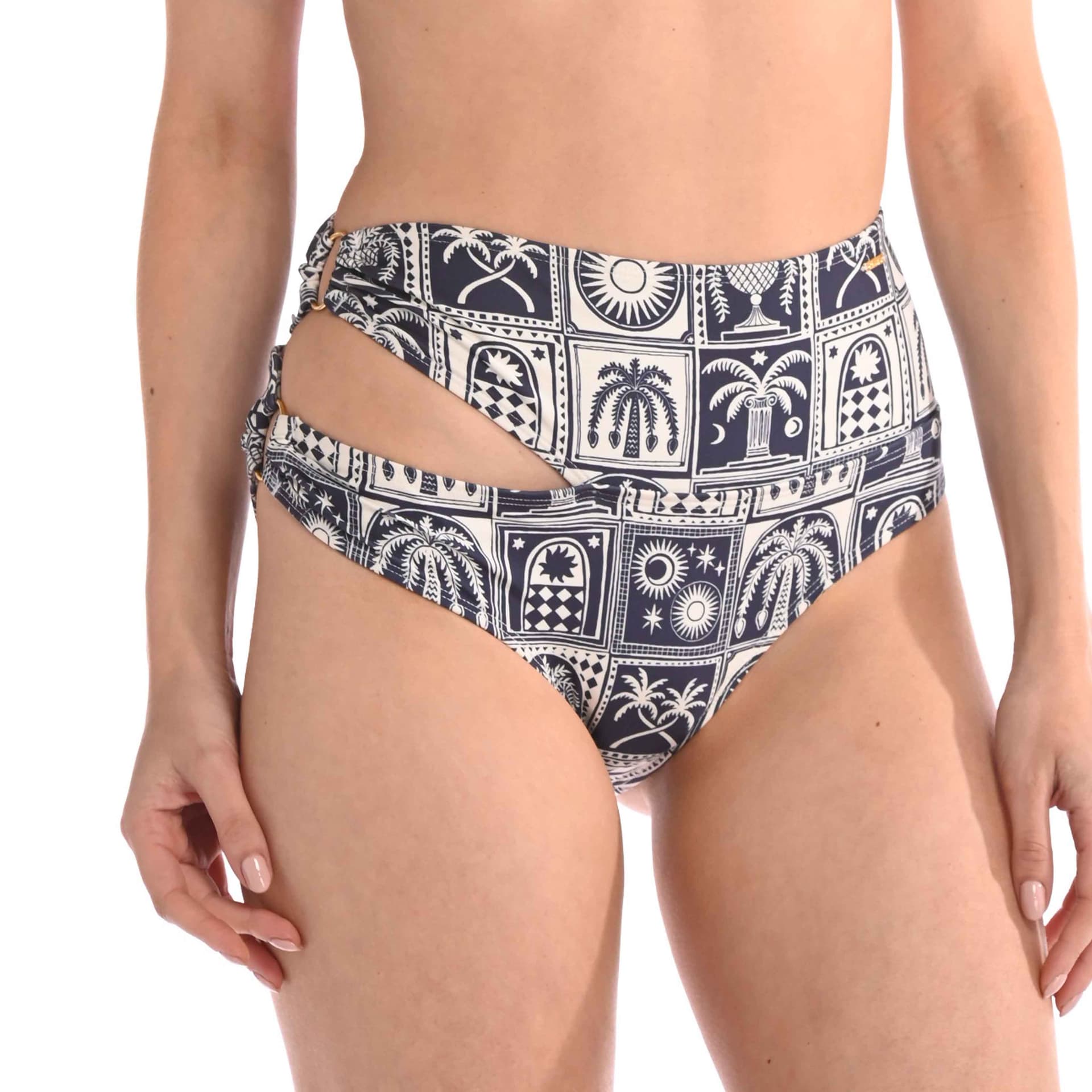 PANTY DE VESTIDO DE BAÑO EN ACCESORIOS EN EL COSTADO - imagen 1
