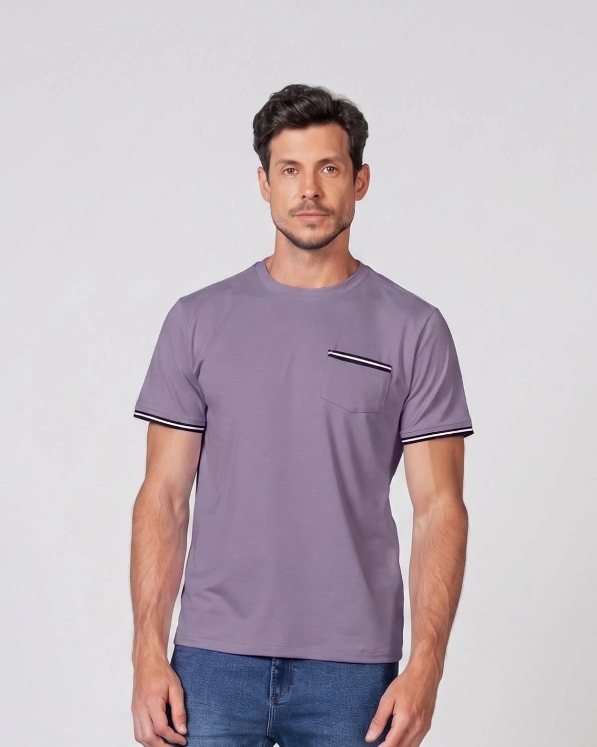 Camiseta con detalle tejido en bolsillo y mangas