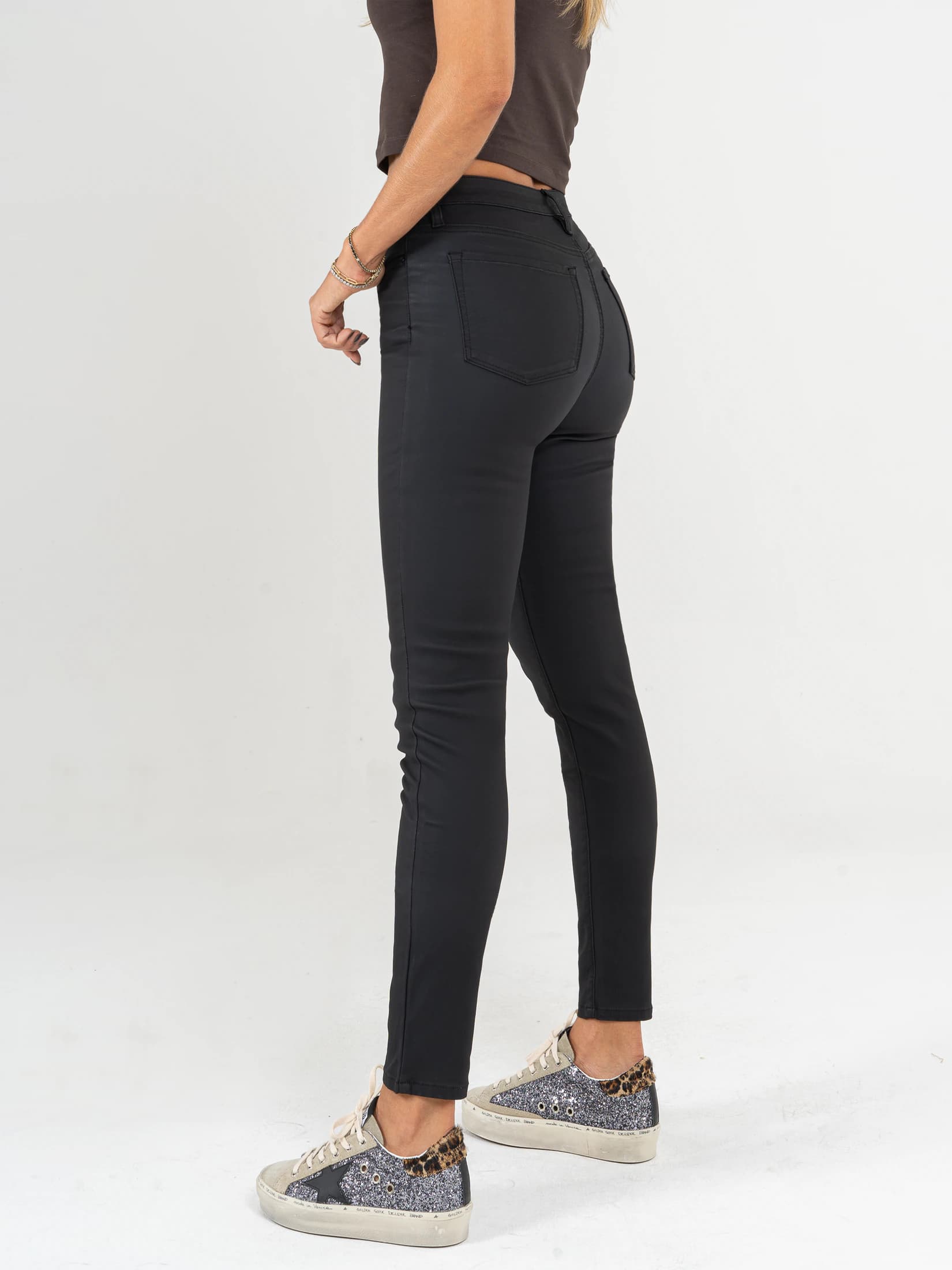 Ref: 066154 Pantalón Skinny, stretch, tiro alto, efecto cuero, tono negro. - imagen 4