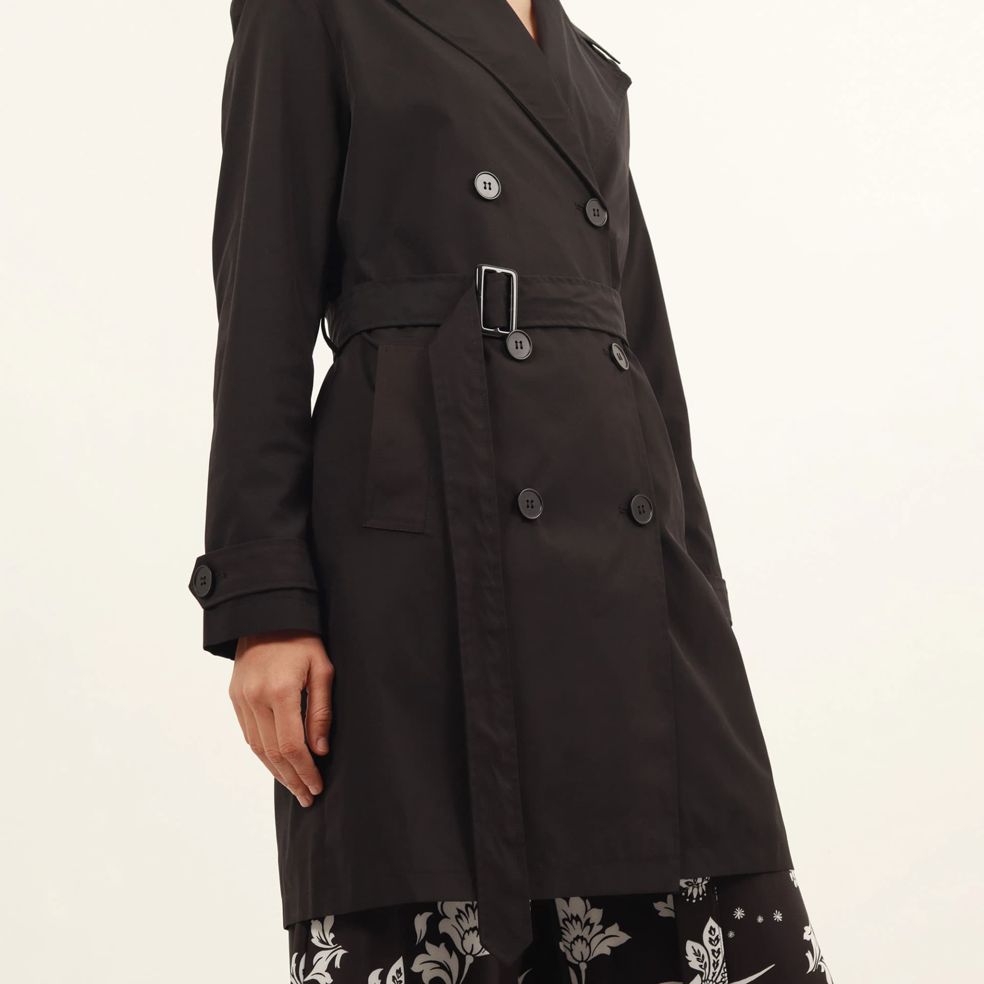 Gabardina clásica de largo medio con diseño cruzado - imagen 2