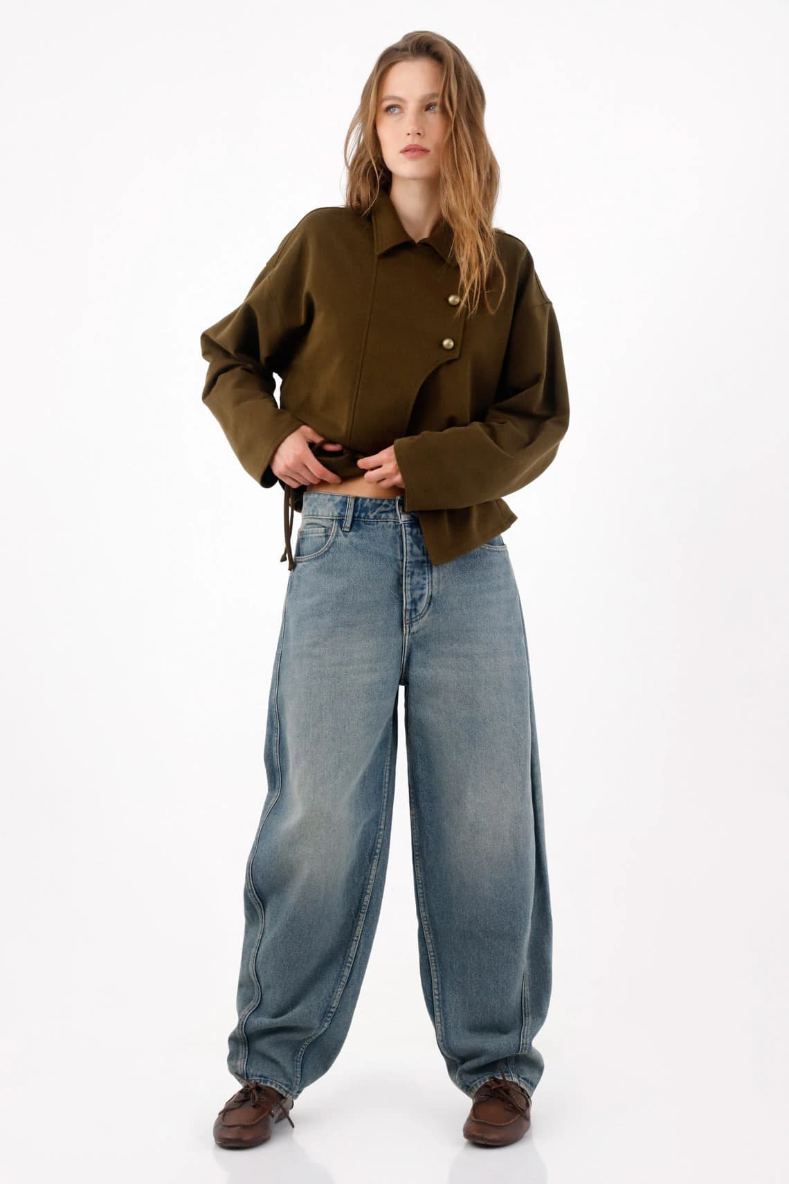 Jean wide leg con costuras curvas en algodón azul para mujer