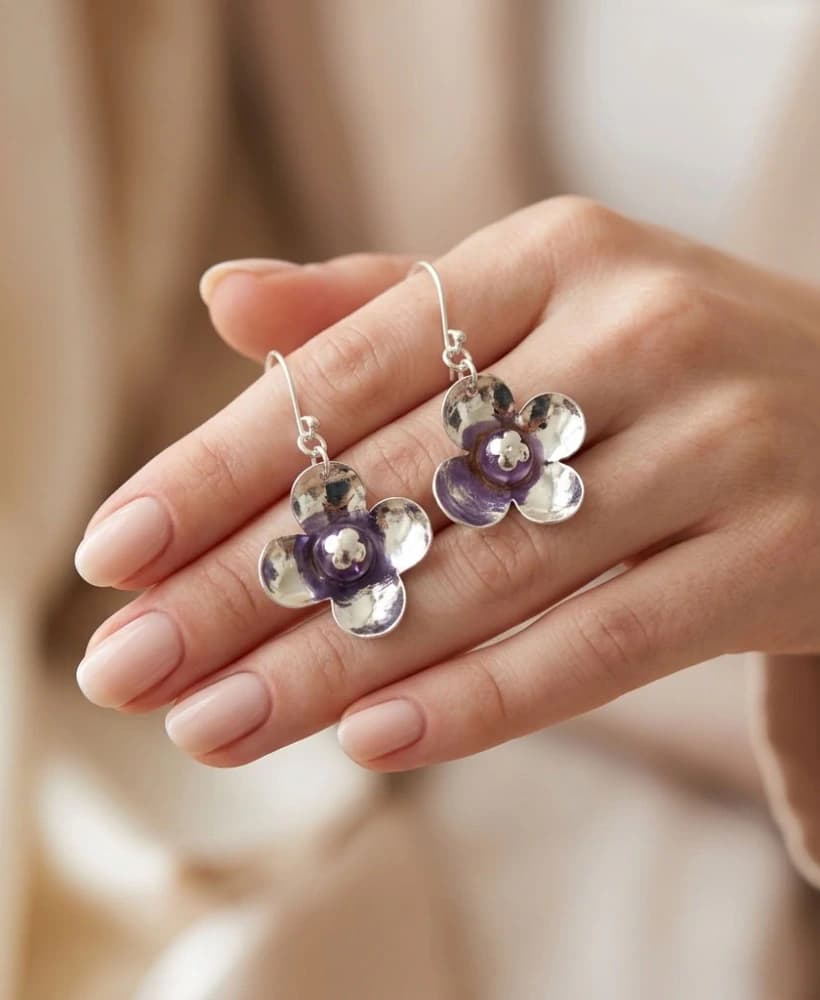 Aretes Flor de Mangostino con Amatista Natural en Plata - imagen 1