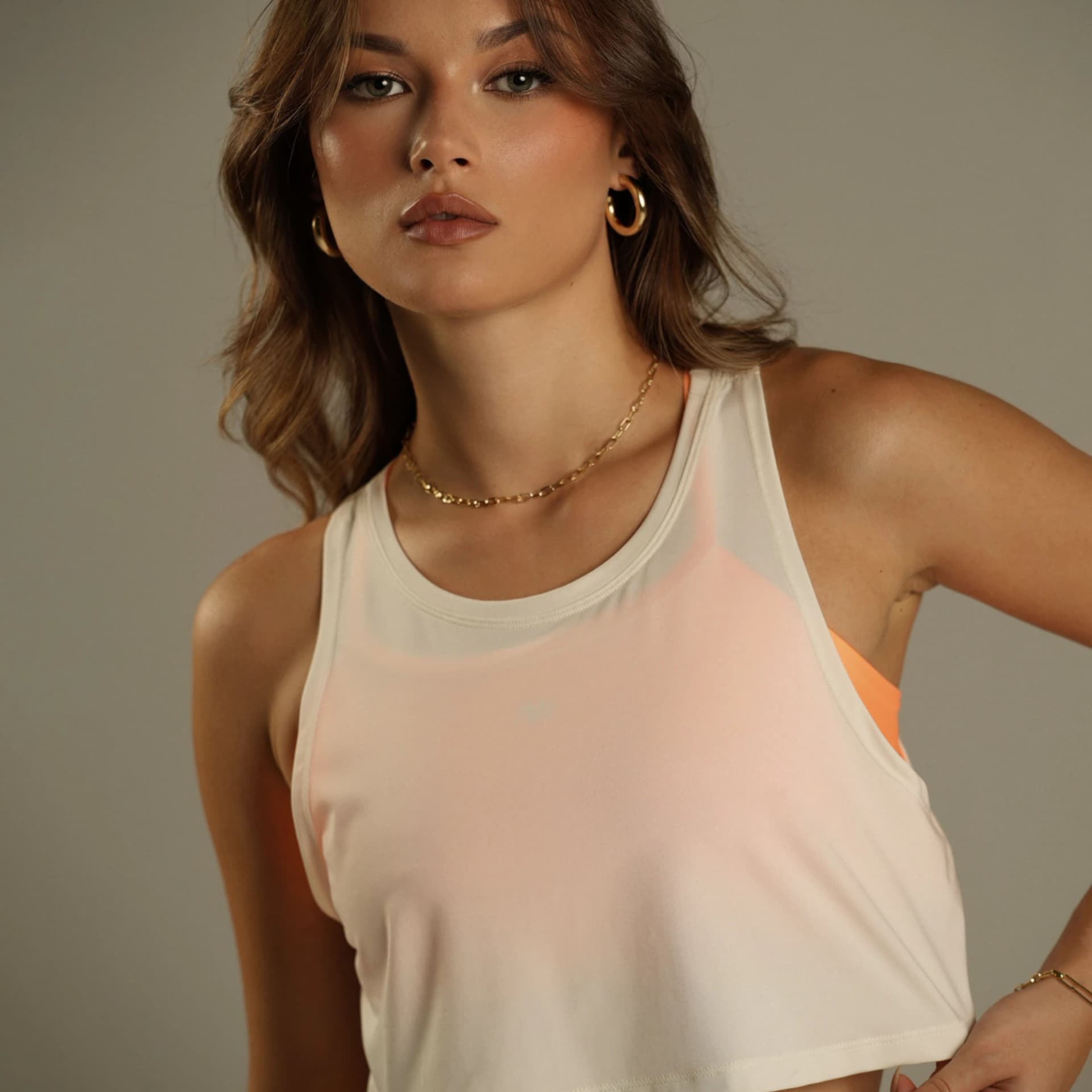 Performance Crop Tank Crudo - imagen 3