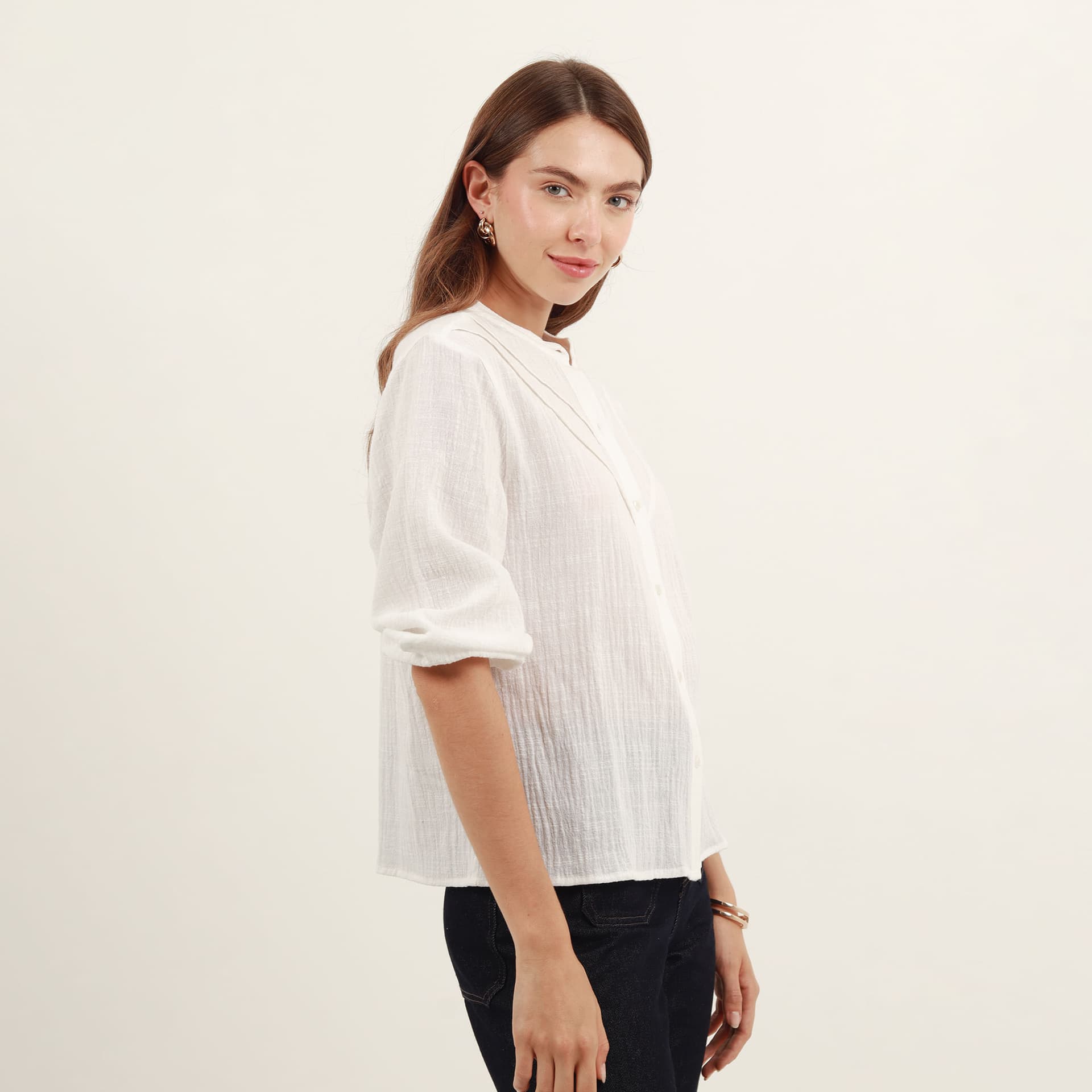 Blusa abierta cuello nerú manga 3/4 con alforzas - imagen 3