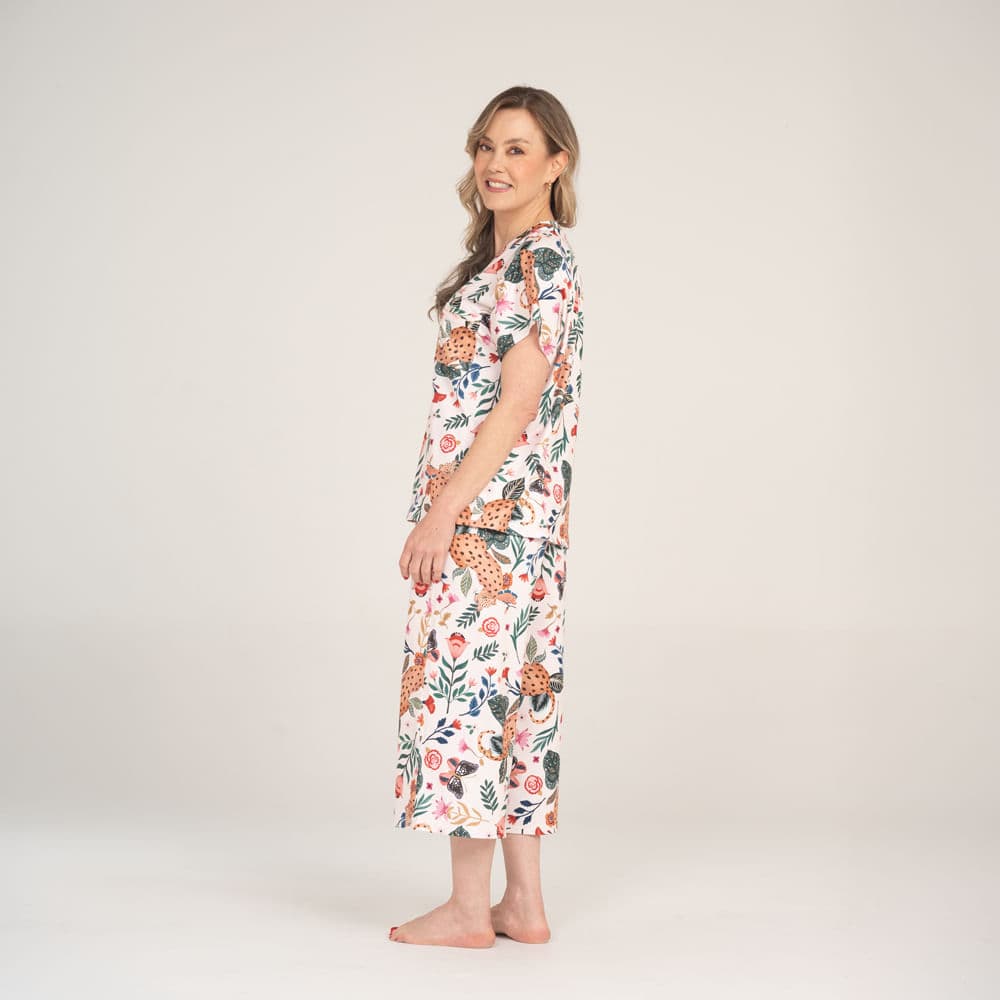 Conjunto de Pijama Pantalón Capri con Estampado Selvática. - imagen 2