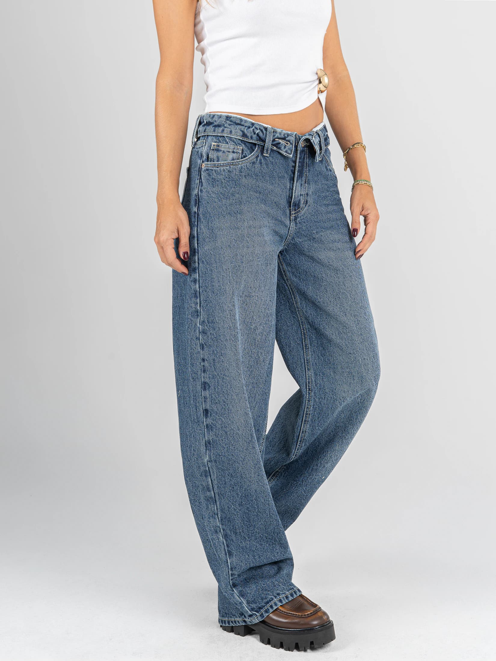 Ref: 066634 Jean wide leg, rígido, tiro medio, detalle en pretina, tono azul medio - imagen 4