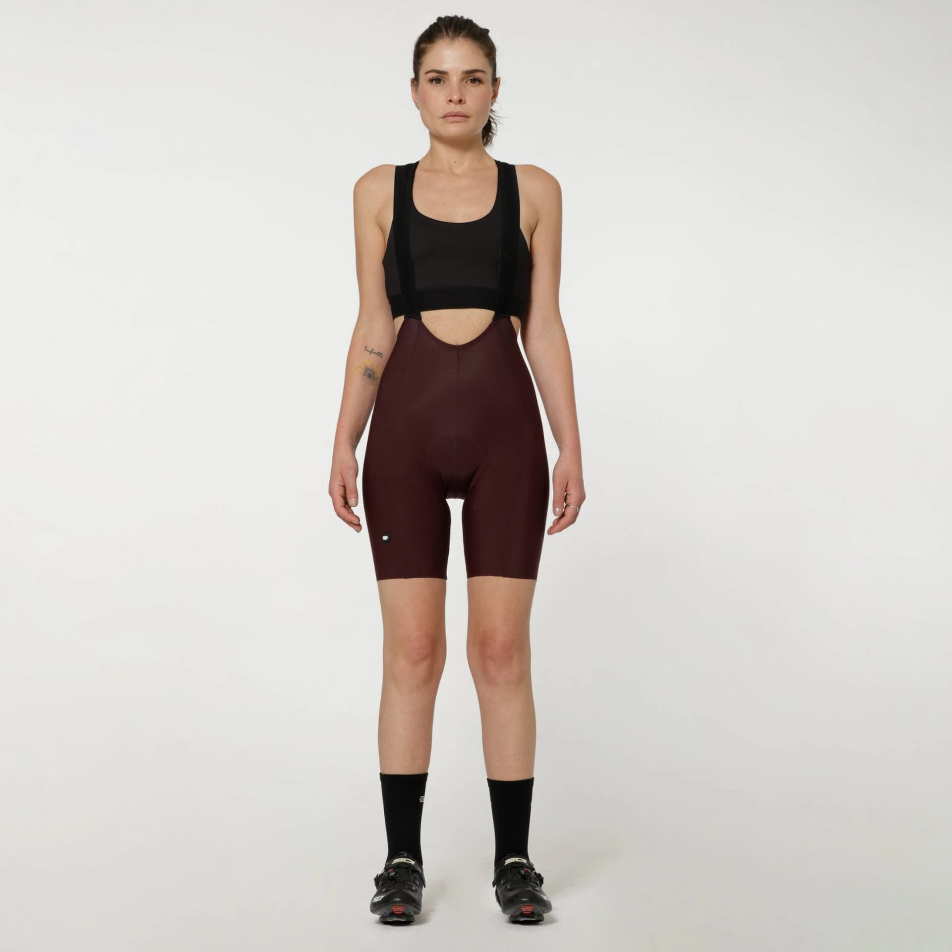 Pantaloneta Venge Vinous Femenina Con Cortes - imagen 1